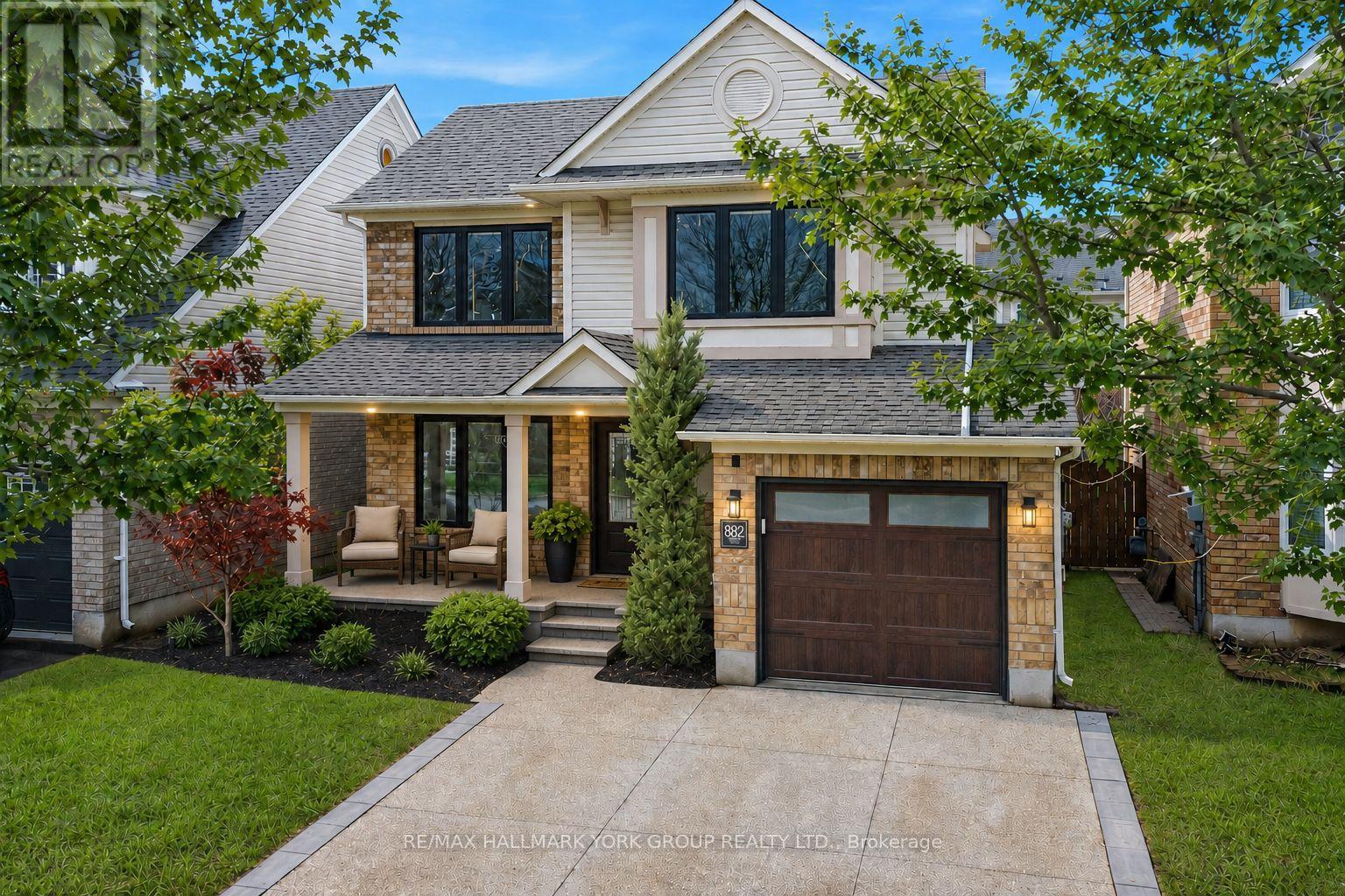 882 MCDUFFE CRESCENT, Milton, Ontario