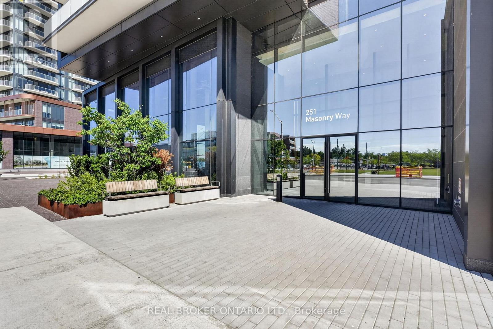 416 - 251 Masonry Way, Mississauga, Ontario  L5H 0B3 - Photo 2 - W13239394