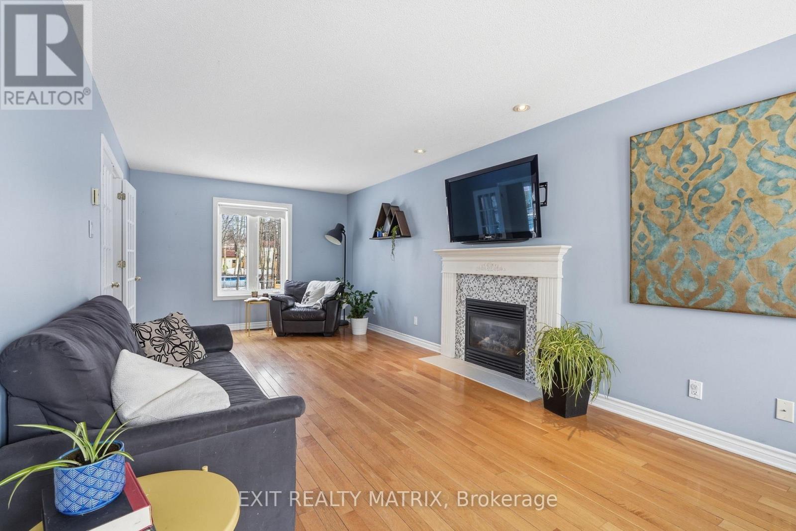 563 Loucks Drive, Russell, Ontario  K4R 1H1 - Photo 5 - X12923998