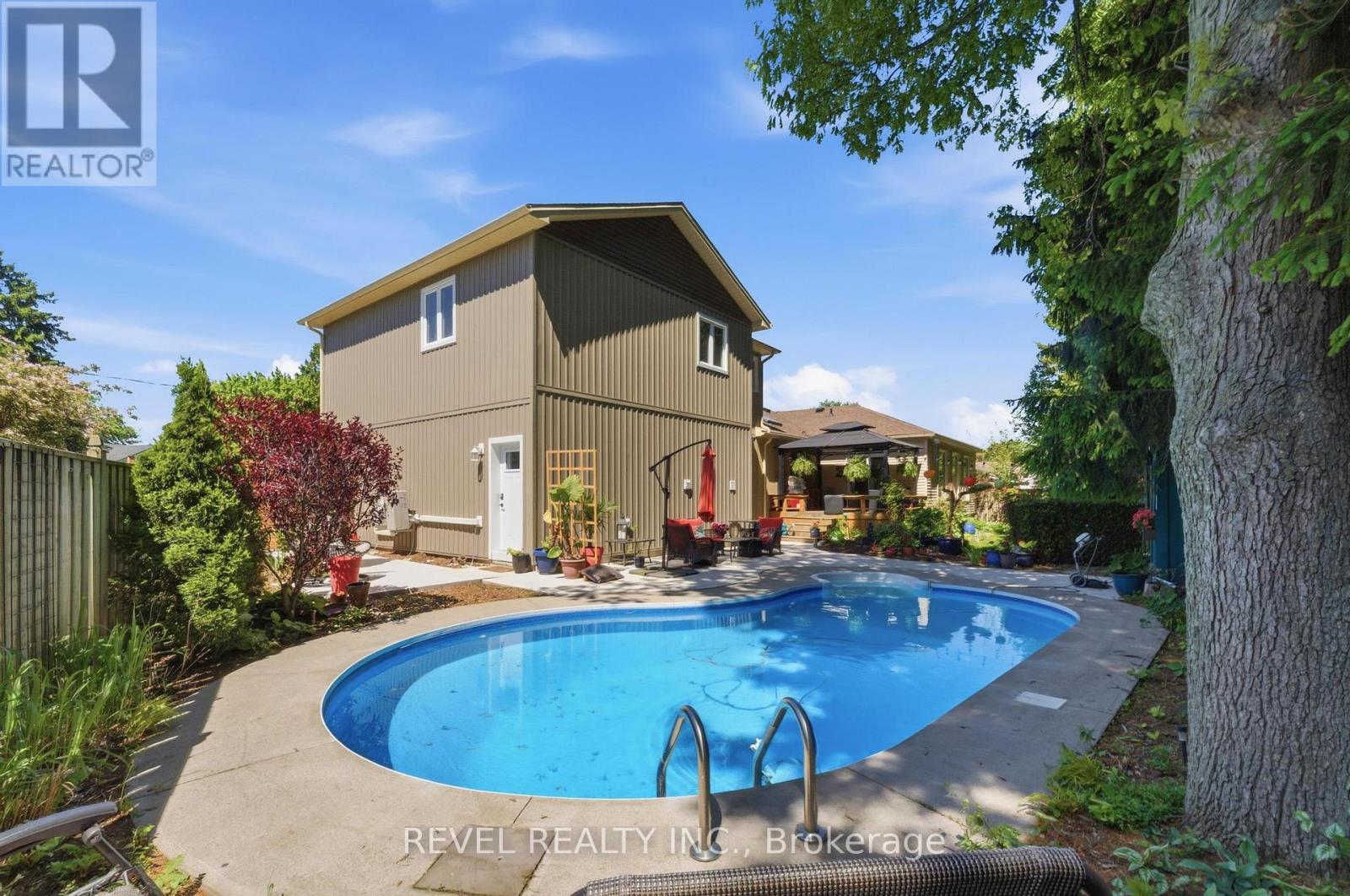 82 Cumming Court, Hamilton, Ontario  L9G 1V3 - Photo 4 - X13239310