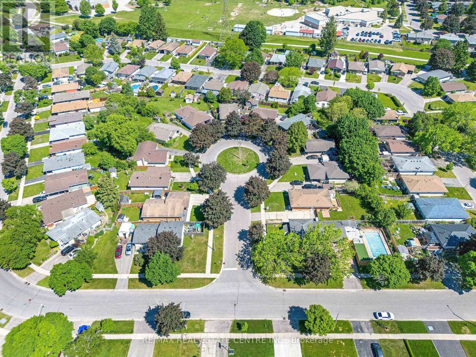 12 SELKIRK COURT, Kitchener, Ontario