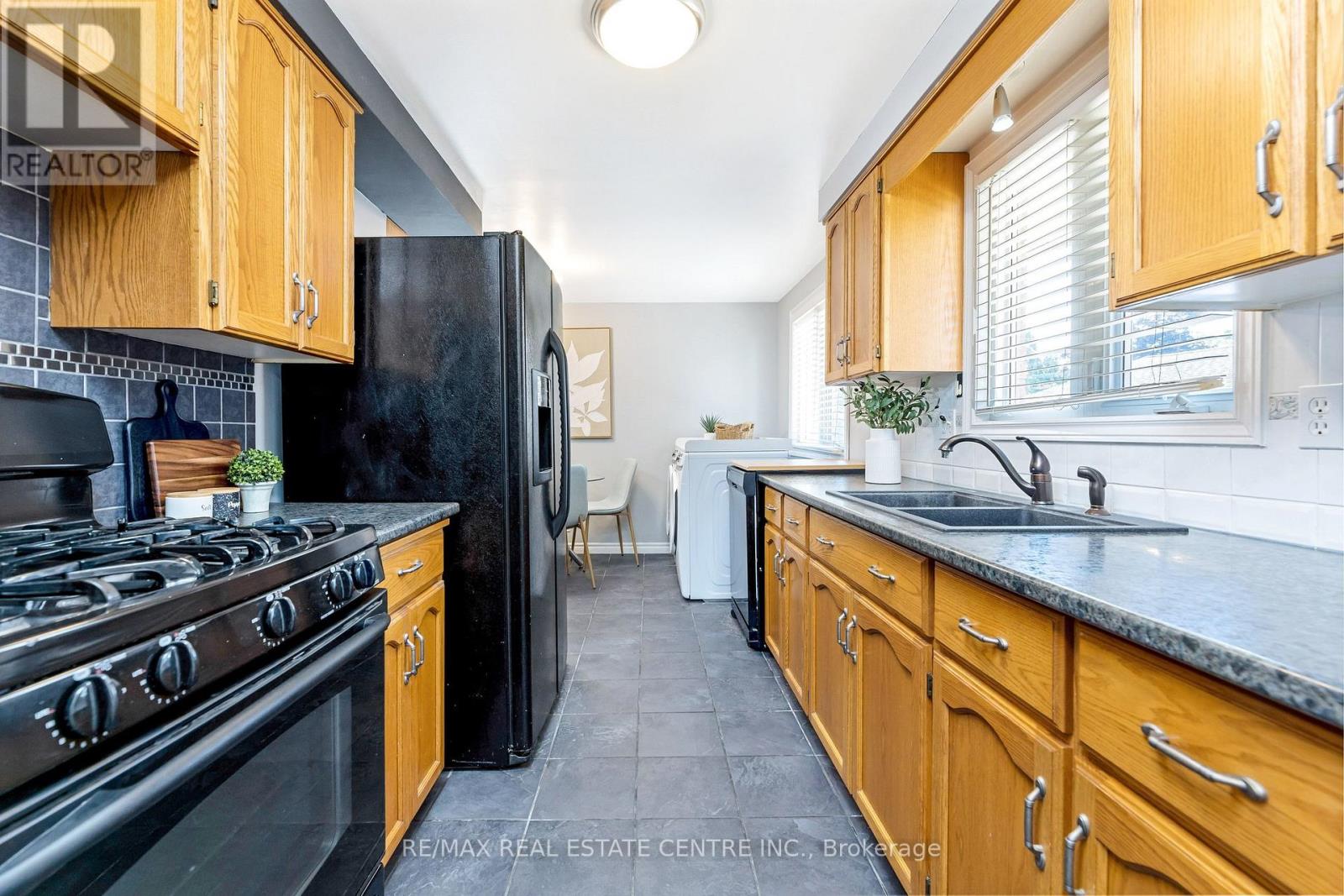 12 Selkirk Court, Kitchener, Ontario  N2E 1M3 - Photo 13 - X13239484