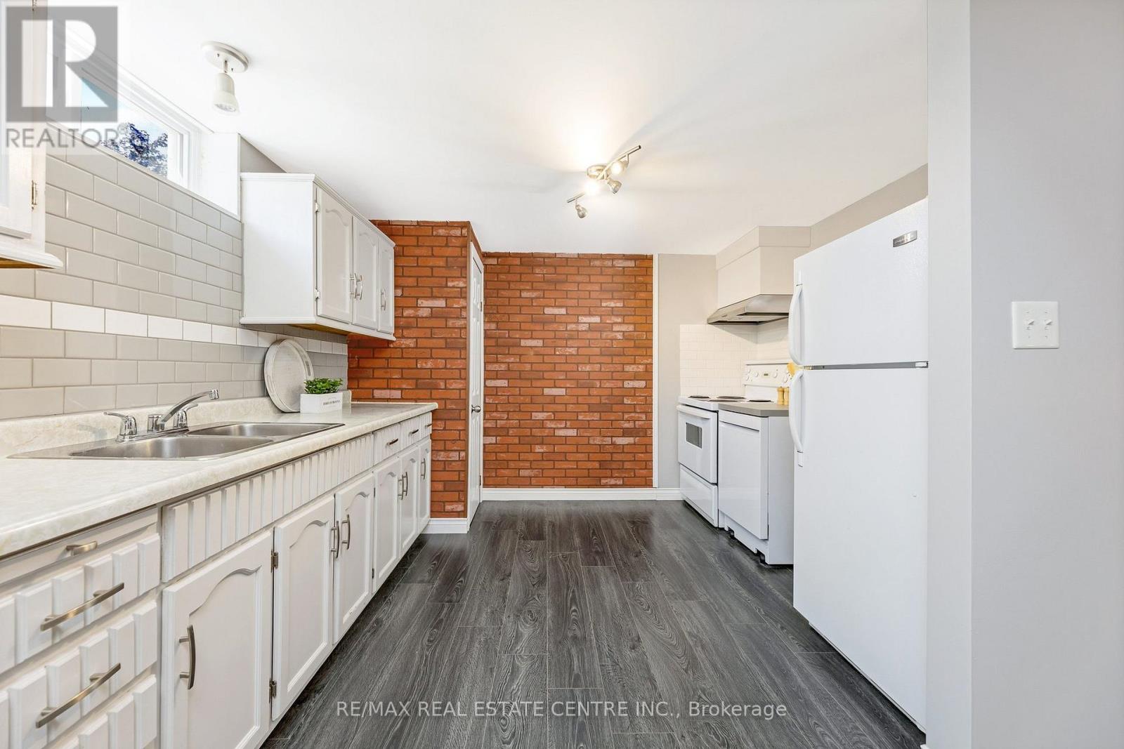 12 Selkirk Court, Kitchener, Ontario  N2E 1M3 - Photo 23 - X13239484