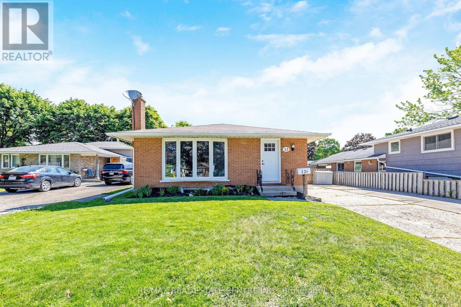 12 Selkirk Court, Kitchener, Ontario  N2E 1M3 - Photo 3 - X13239484
