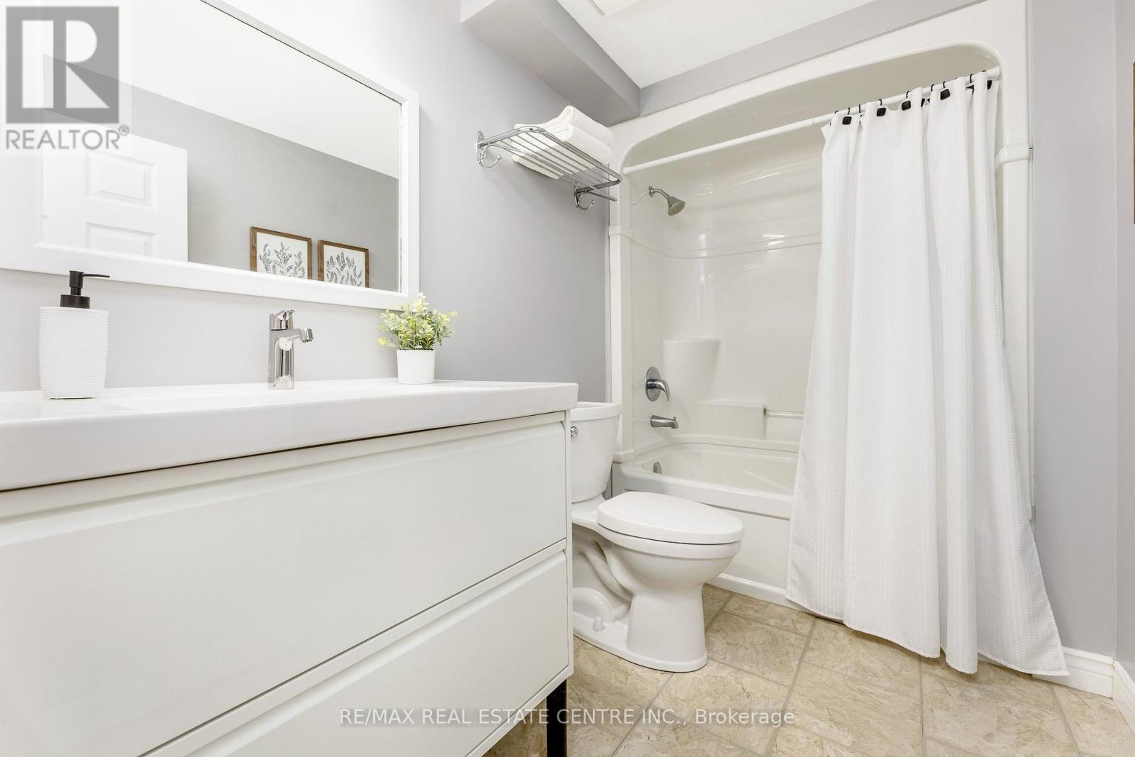 12 Selkirk Court, Kitchener, Ontario  N2E 1M3 - Photo 30 - X13239484