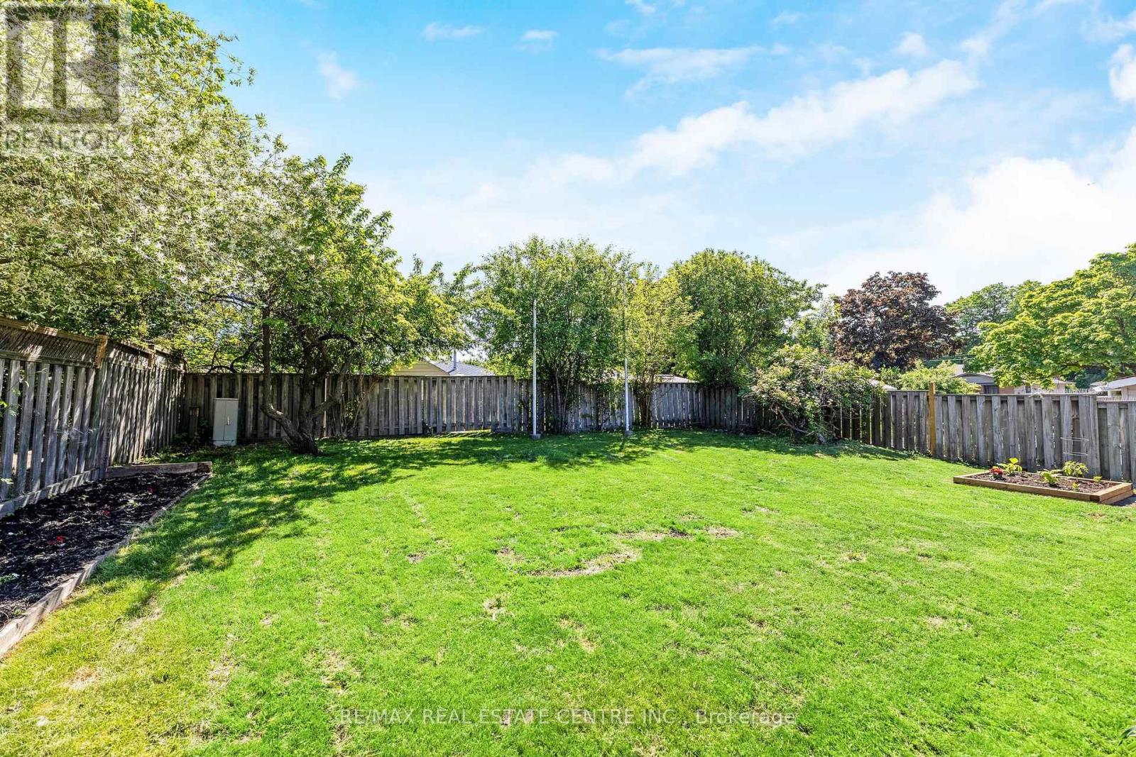 12 Selkirk Court, Kitchener, Ontario  N2E 1M3 - Photo 35 - X13239484