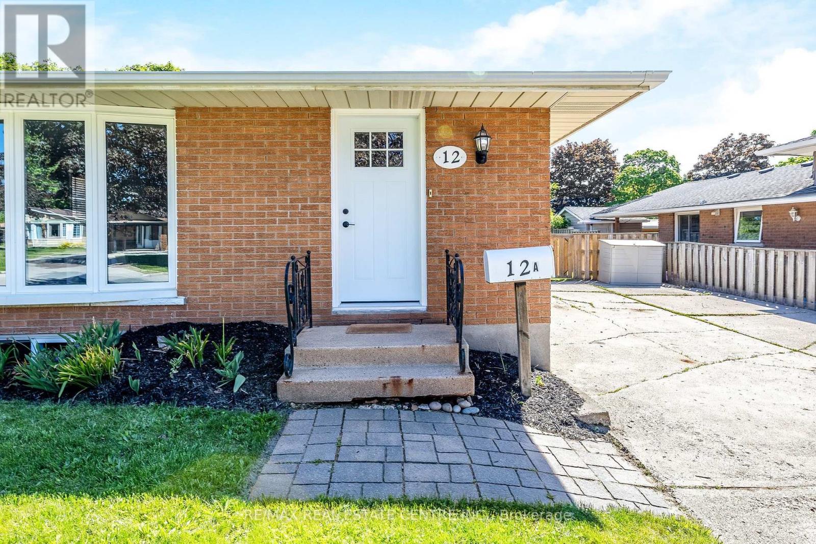 12 Selkirk Court, Kitchener, Ontario  N2E 1M3 - Photo 4 - X13239484