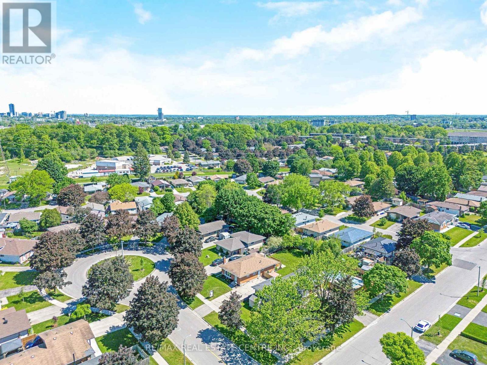 12 Selkirk Court, Kitchener, Ontario  N2E 1M3 - Photo 6 - X13239484