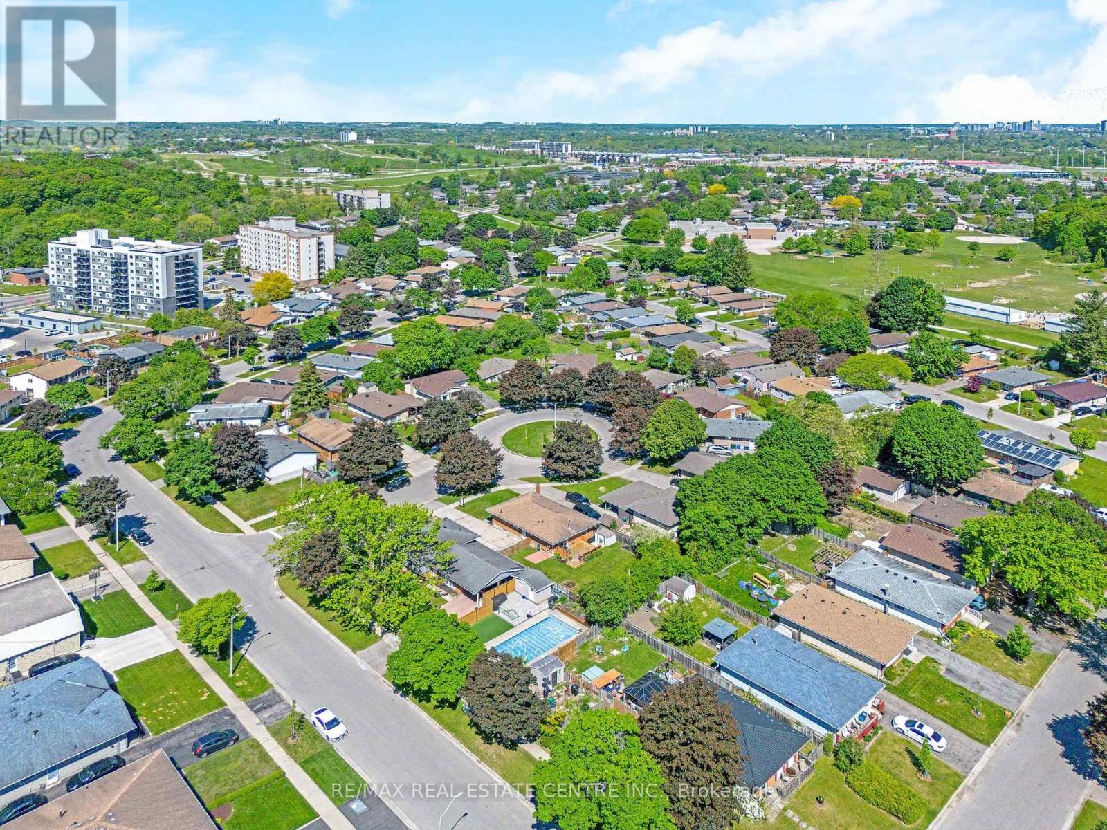 12 Selkirk Court, Kitchener, Ontario  N2E 1M3 - Photo 7 - X13239484