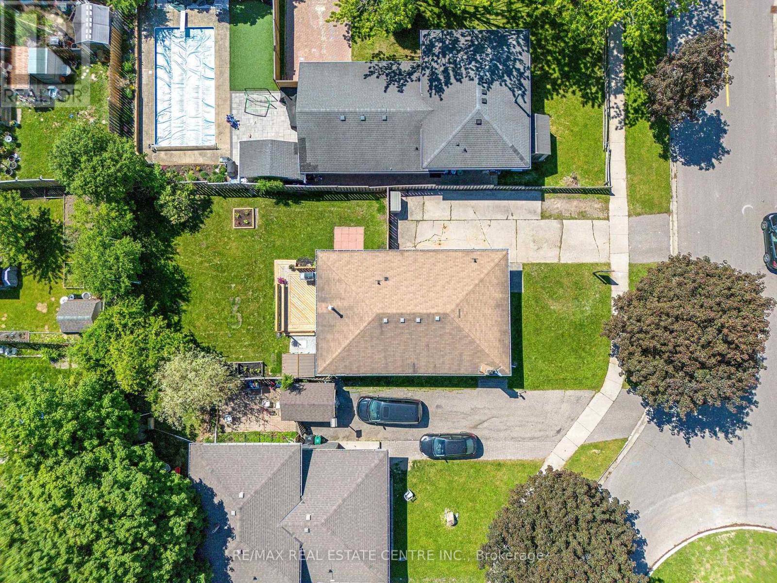 12 Selkirk Court, Kitchener, Ontario  N2E 1M3 - Photo 8 - X13239484