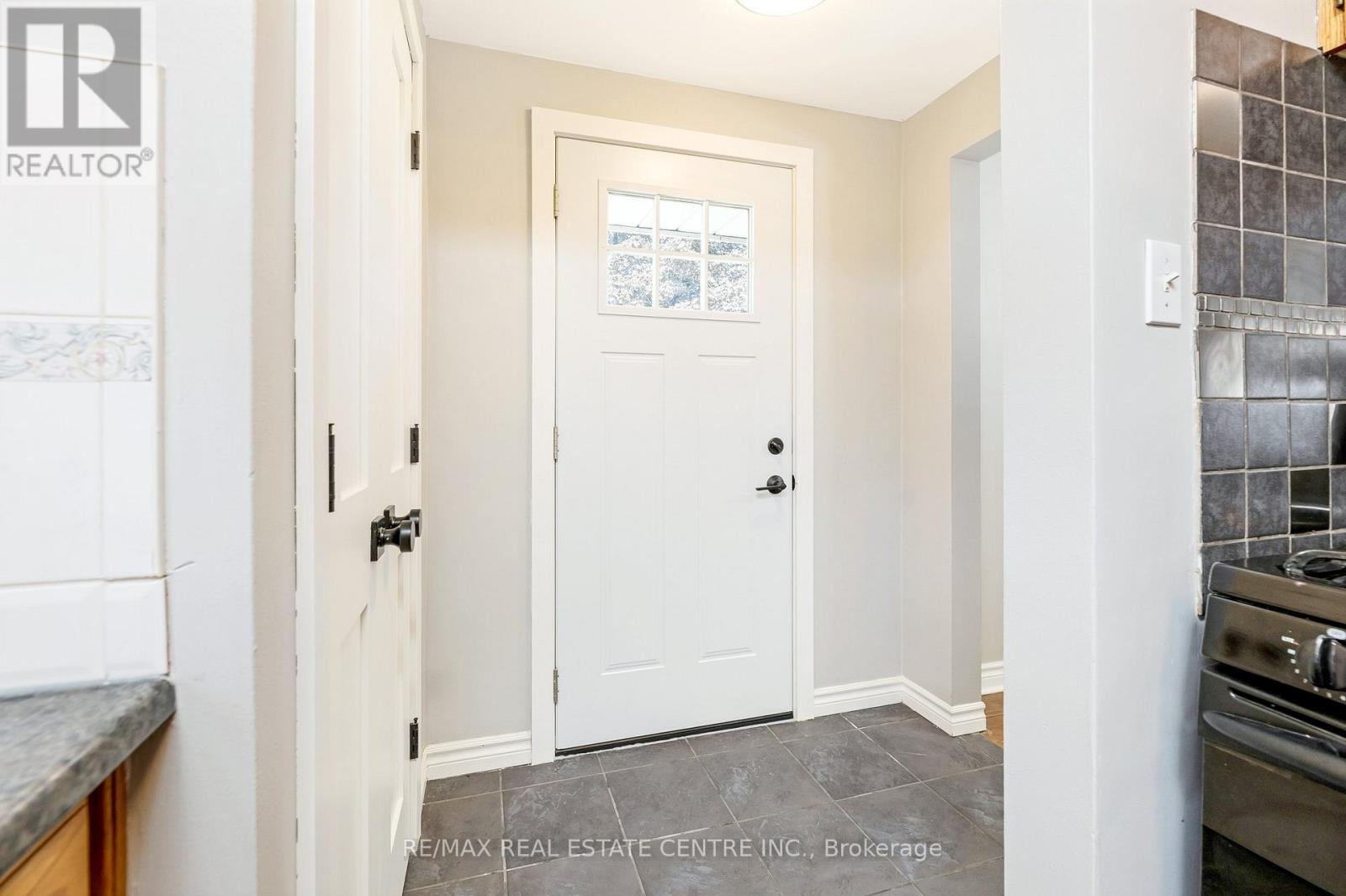 12 Selkirk Court, Kitchener, Ontario  N2E 1M3 - Photo 9 - X13239484