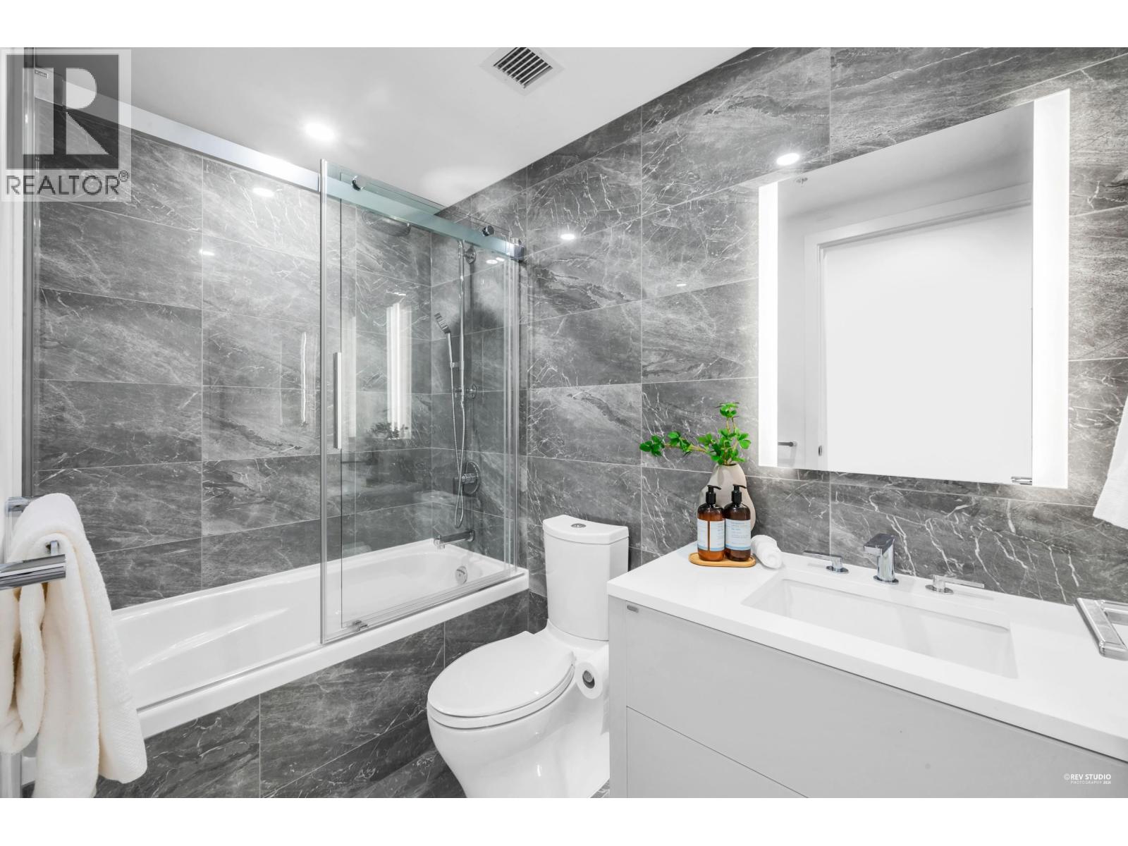 301 1331 Marine Drive, West Vancouver, British Columbia  V7T 1B6 - Photo 17 - R3132136