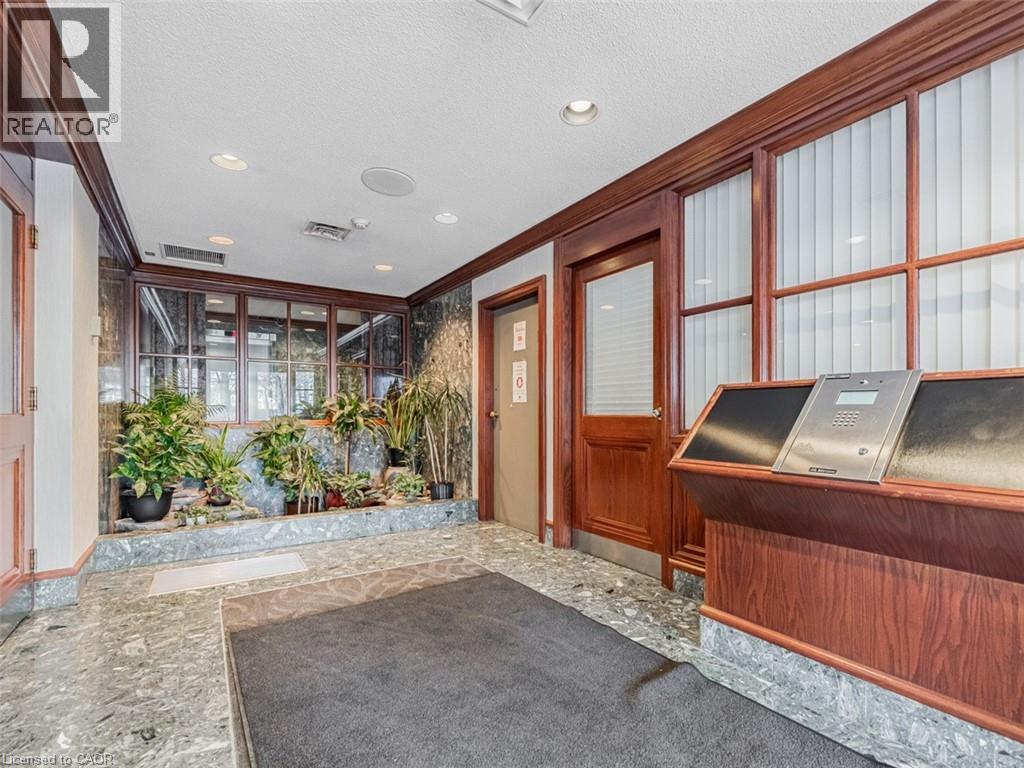 880 Dundas Street W Unit# Uph7, Mississauga, Ontario  L5C 4H3 - Photo 3 - 40816497