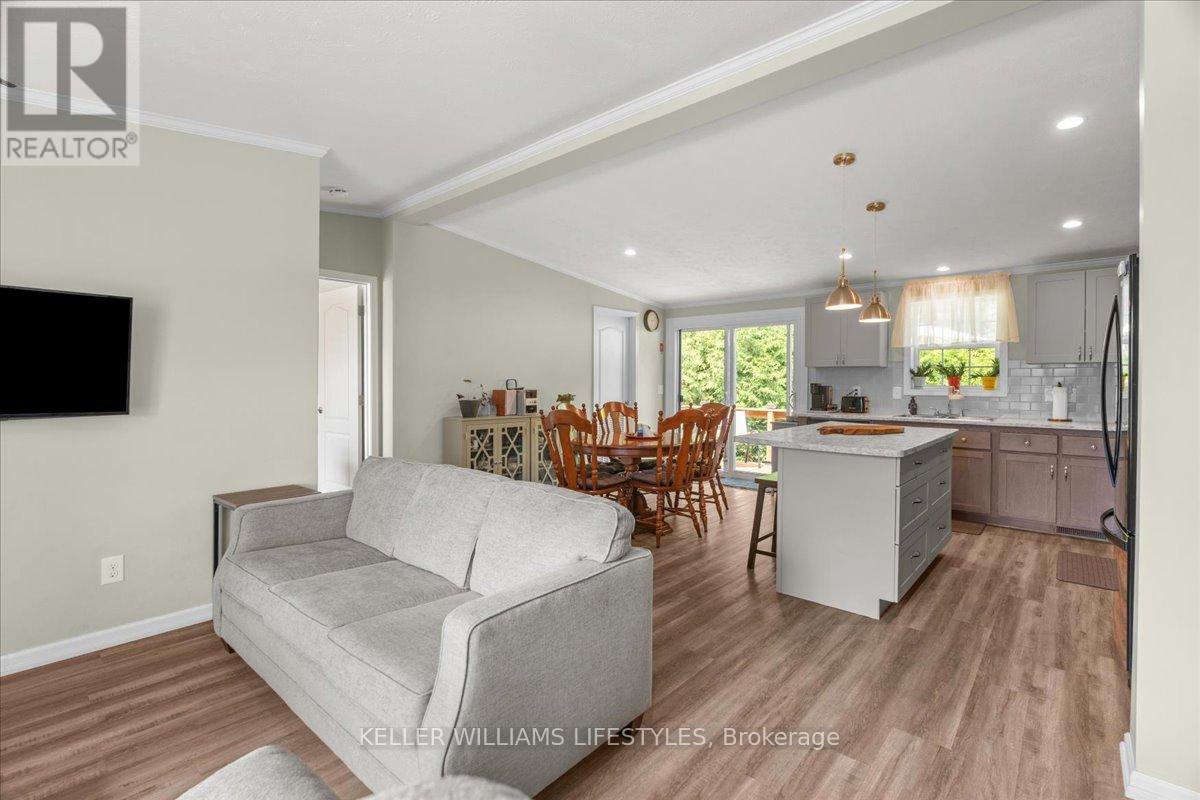13 Kellestine Drive, Strathroy-Caradoc, Ontario  N7G 0C5 - Photo 2 - X12655182