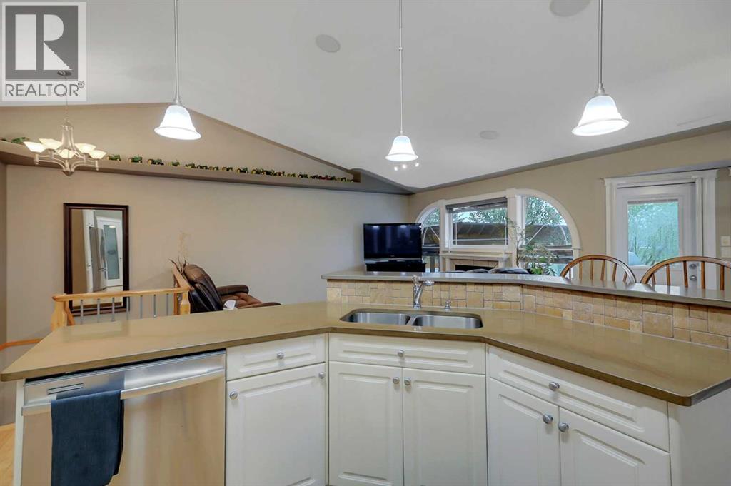 27 Fern Glade Crescent, Sylvan Lake, Alberta  T4S 1Z7 - Photo 12 - A2317280