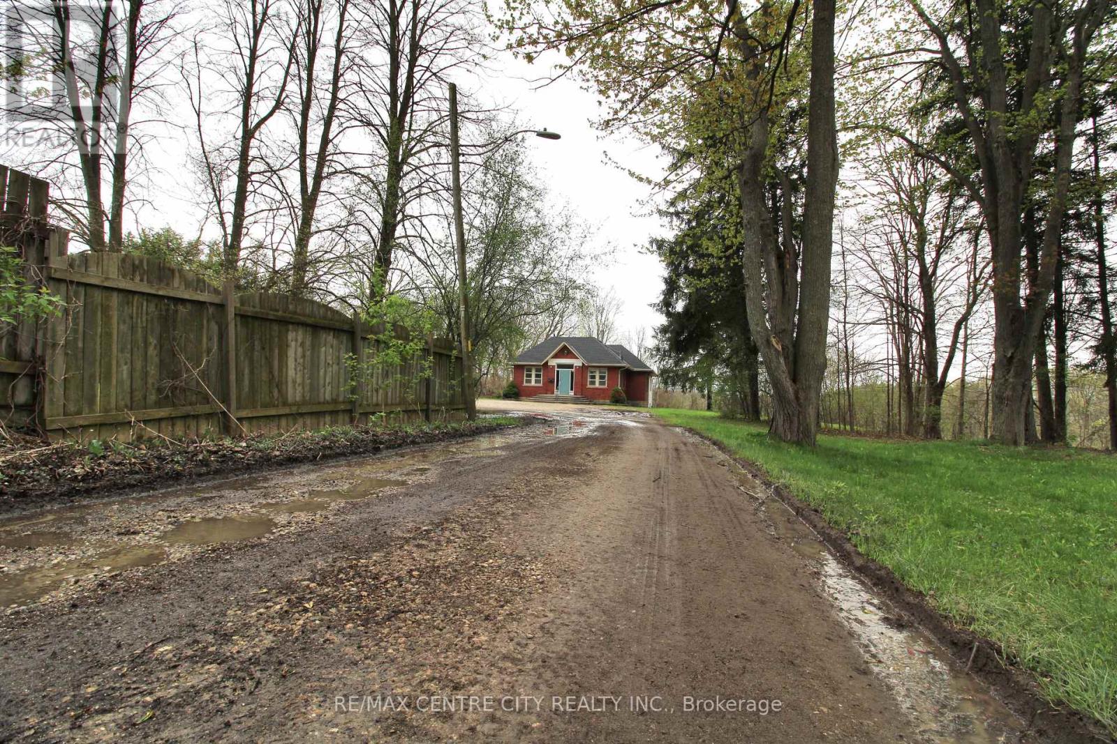 12 Chester Street, St. Thomas, Ontario  N5R 1T8 - Photo 28 - X13240064