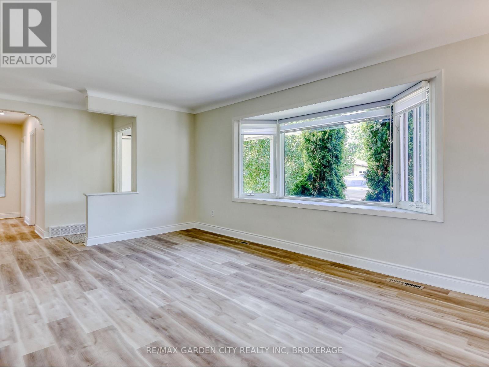 6734 O'neil Street, Niagara Falls, Ontario  L2J 1N2 - Photo 9 - X13239168