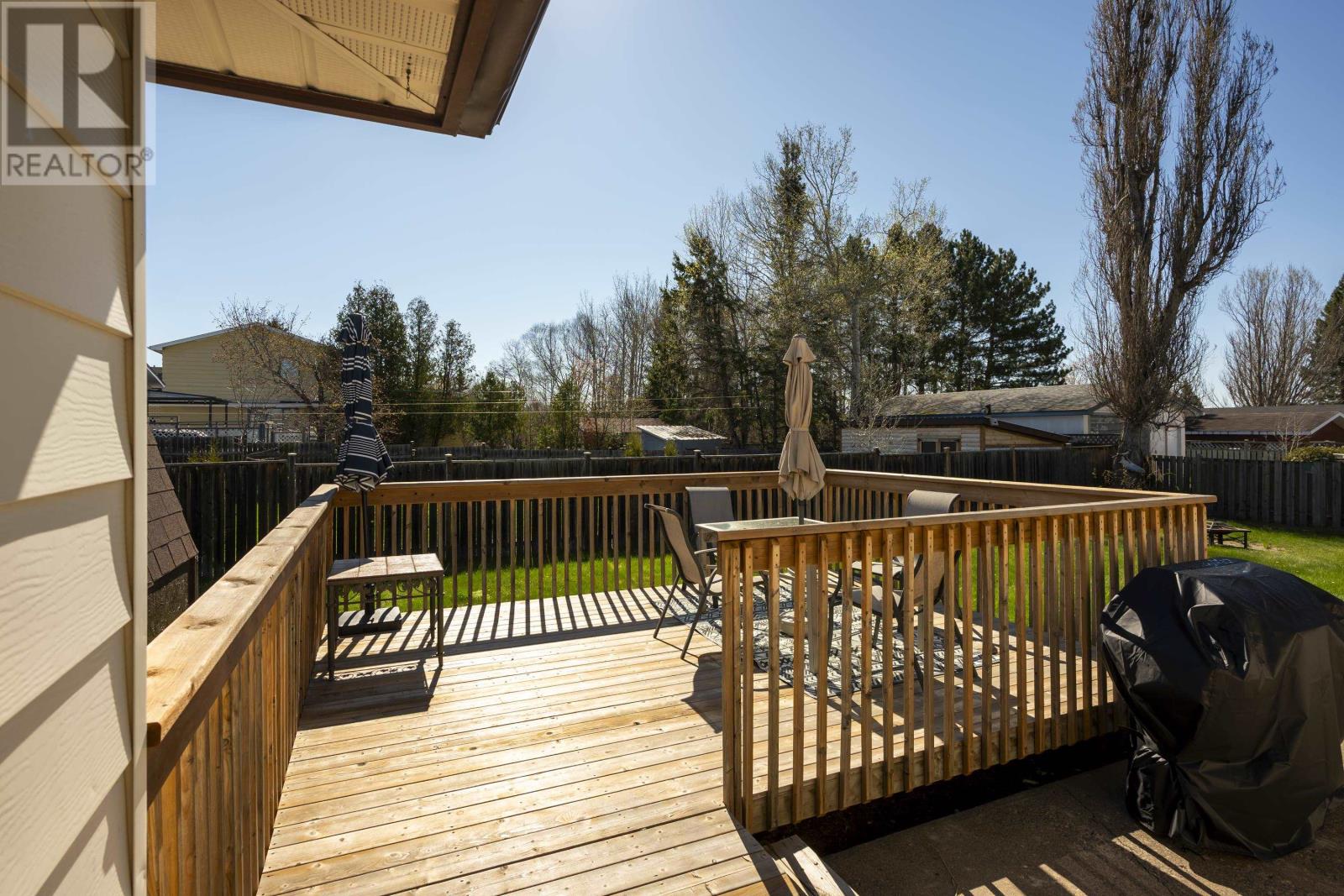 752 Leslie Ave, Thunder Bay, Ontario  P7A 2A2 - Photo 7 - TB2601232