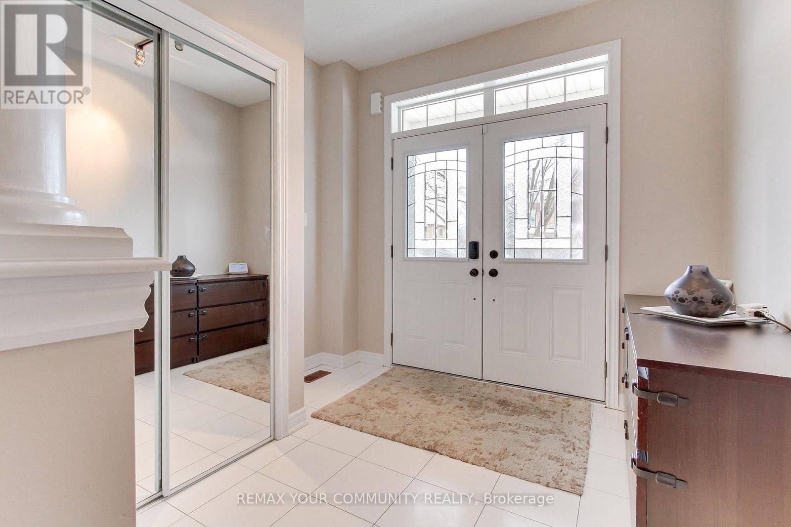 506 Foxcroft Boulevard, Newmarket, Ontario  L3X 3L6 - Photo 5 - N13064924
