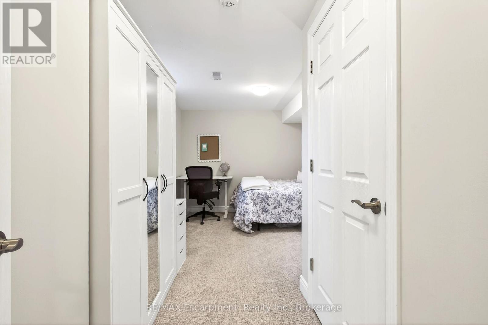 5216 Garland Crescent, Burlington, Ontario  L7L 7K9 - Photo 40 - W13240112