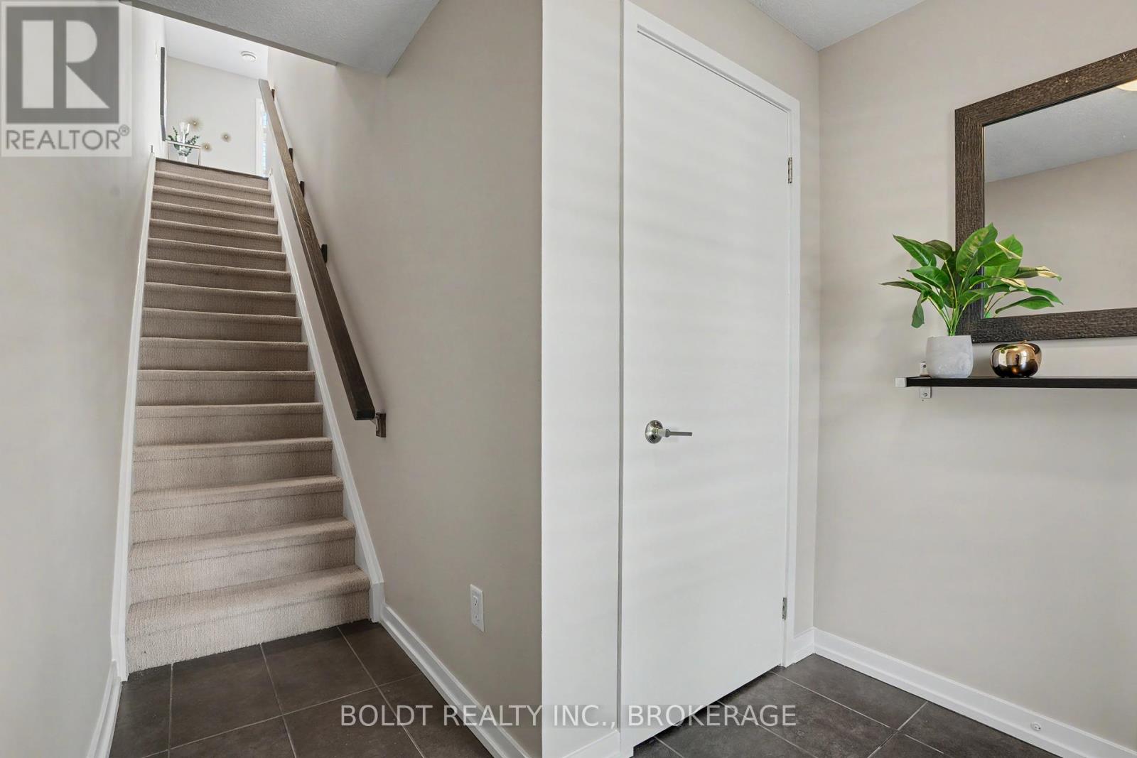 13 - 510 North Service Road, Grimsby (Grimsby Beach), Ontario  L3M 0C9 - Photo 4 - X13239892