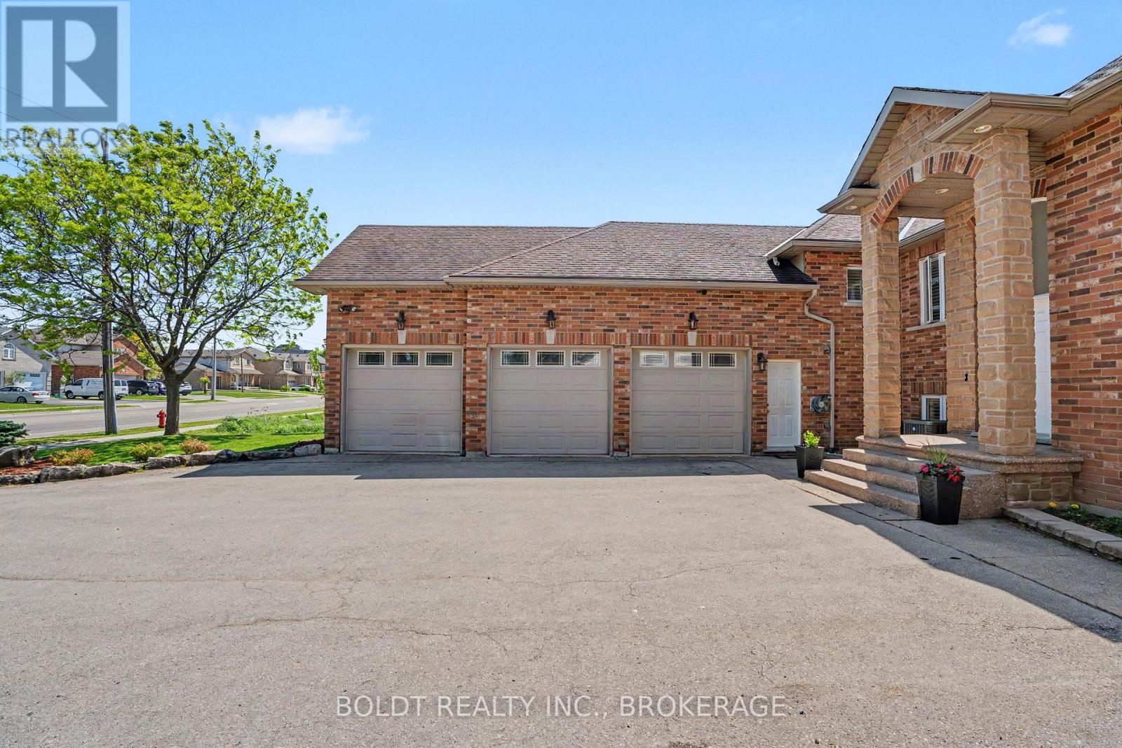 1504 Upper Sherman Avenue, Hamilton, Ontario  L8W 1C5 - Photo 2 - X13240042