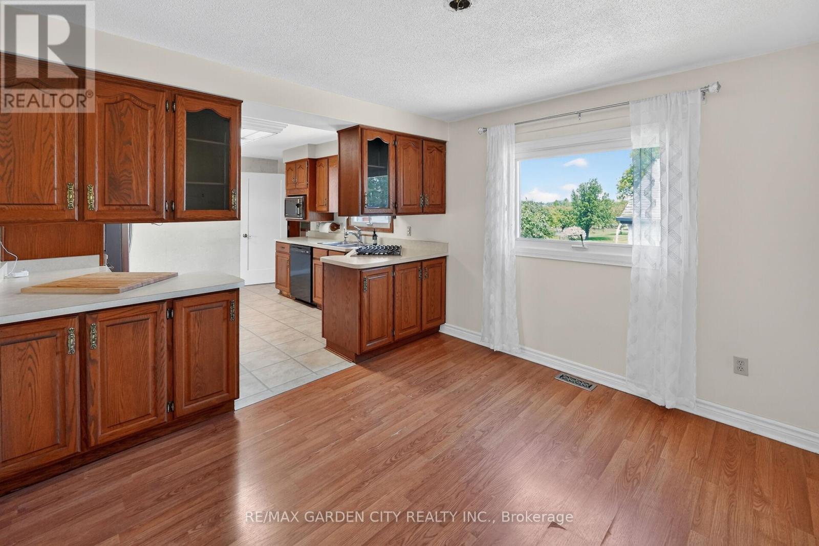 1651 Second Avenue, St. Catharines, Ontario  L2R 6P9 - Photo 8 - X13240048