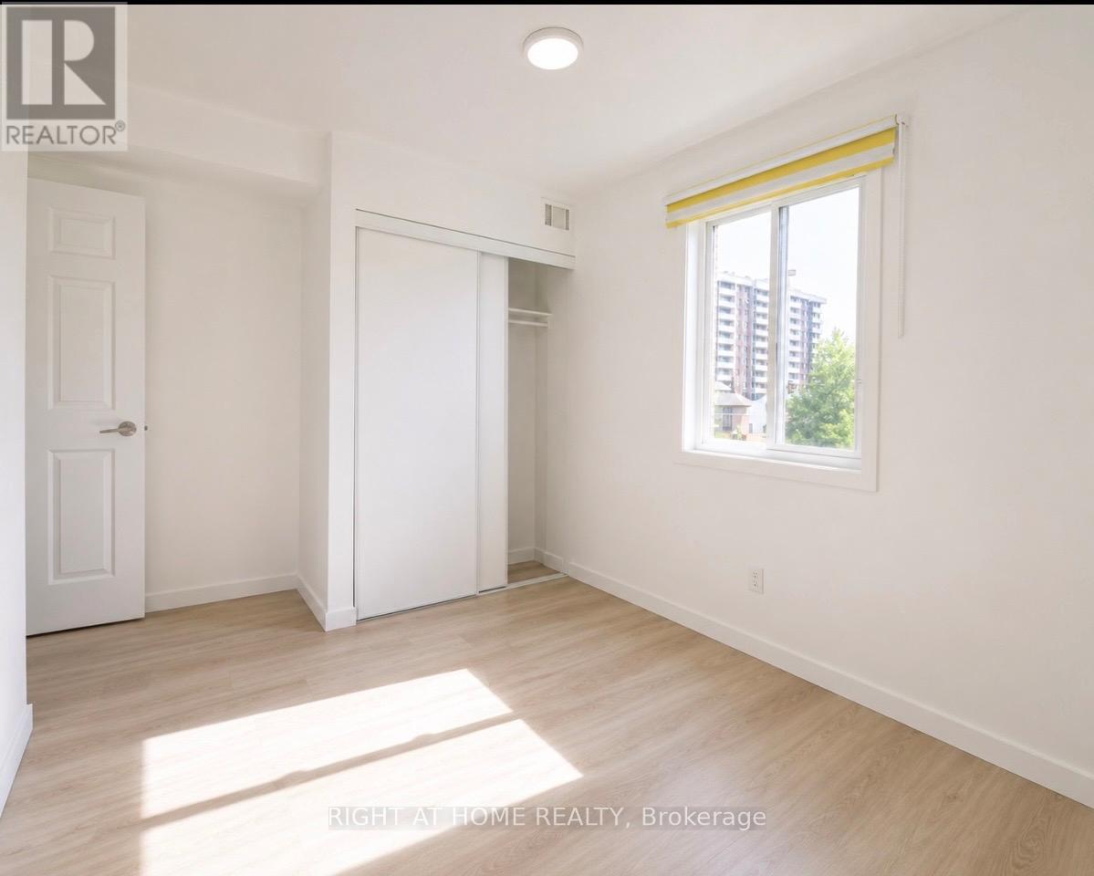 202 - 1 Centre Street W, Richmond Hill, Ontario  L4C 3P3 - Photo 11 - N13239556