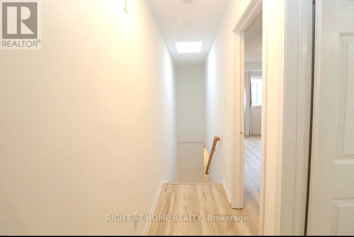 202 - 1 Centre Street W, Richmond Hill, Ontario  L4C 3P3 - Photo 7 - N13239556