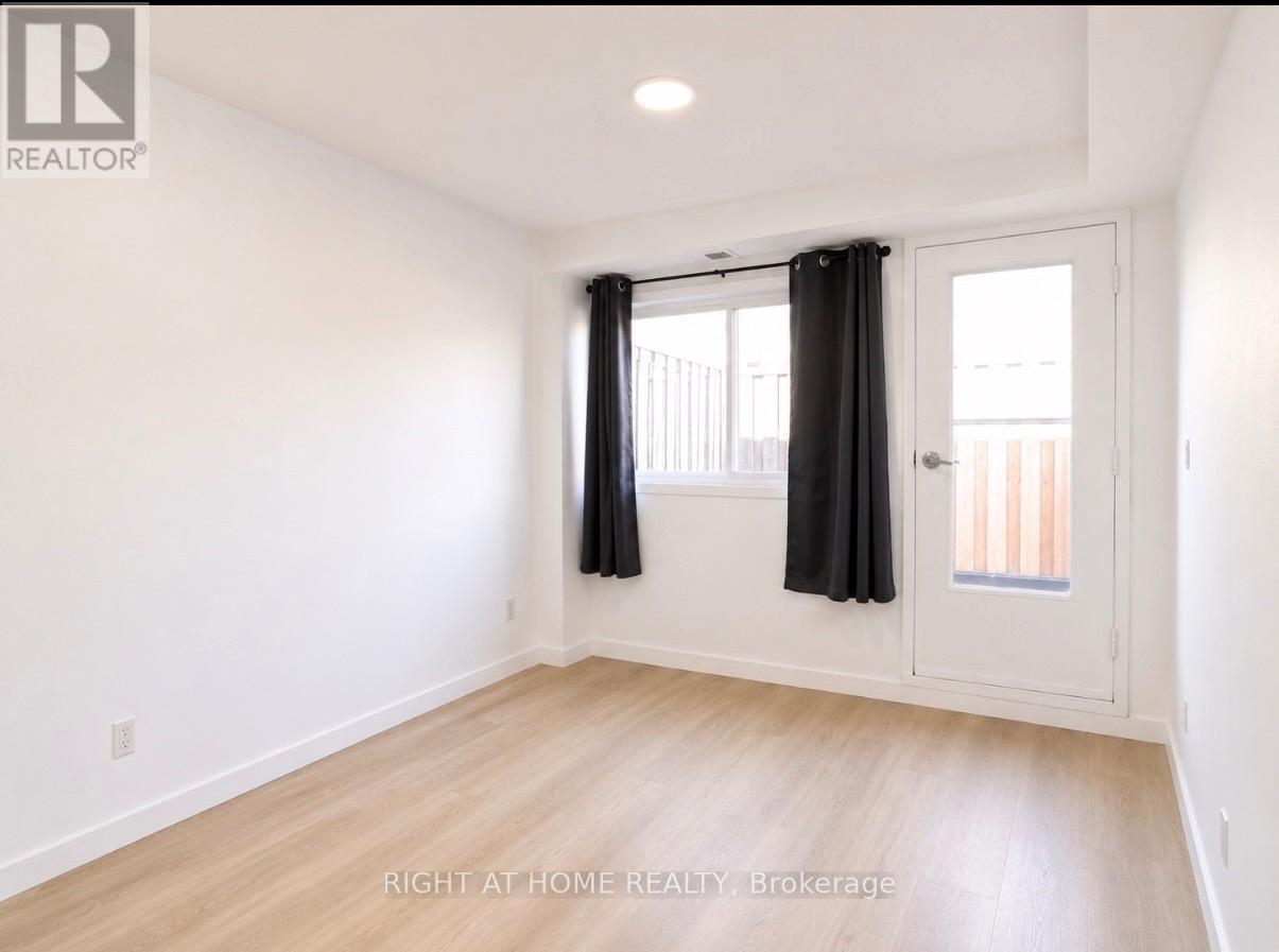 202 - 1 Centre Street W, Richmond Hill, Ontario  L4C 3P3 - Photo 8 - N13239556