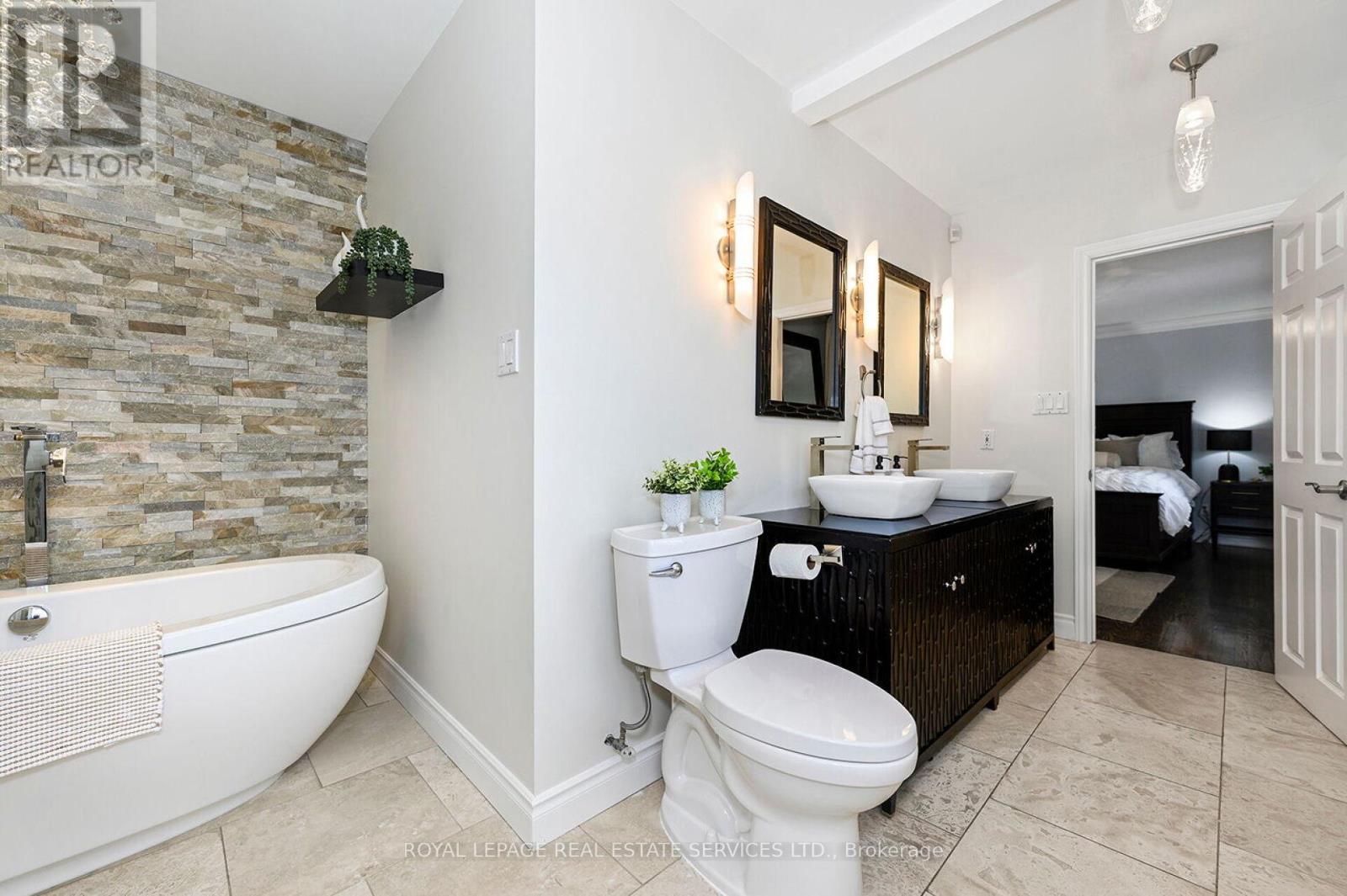 1454 Chasehurst Drive, Mississauga, Ontario  L5J 3A7 - Photo 18 - W13239024