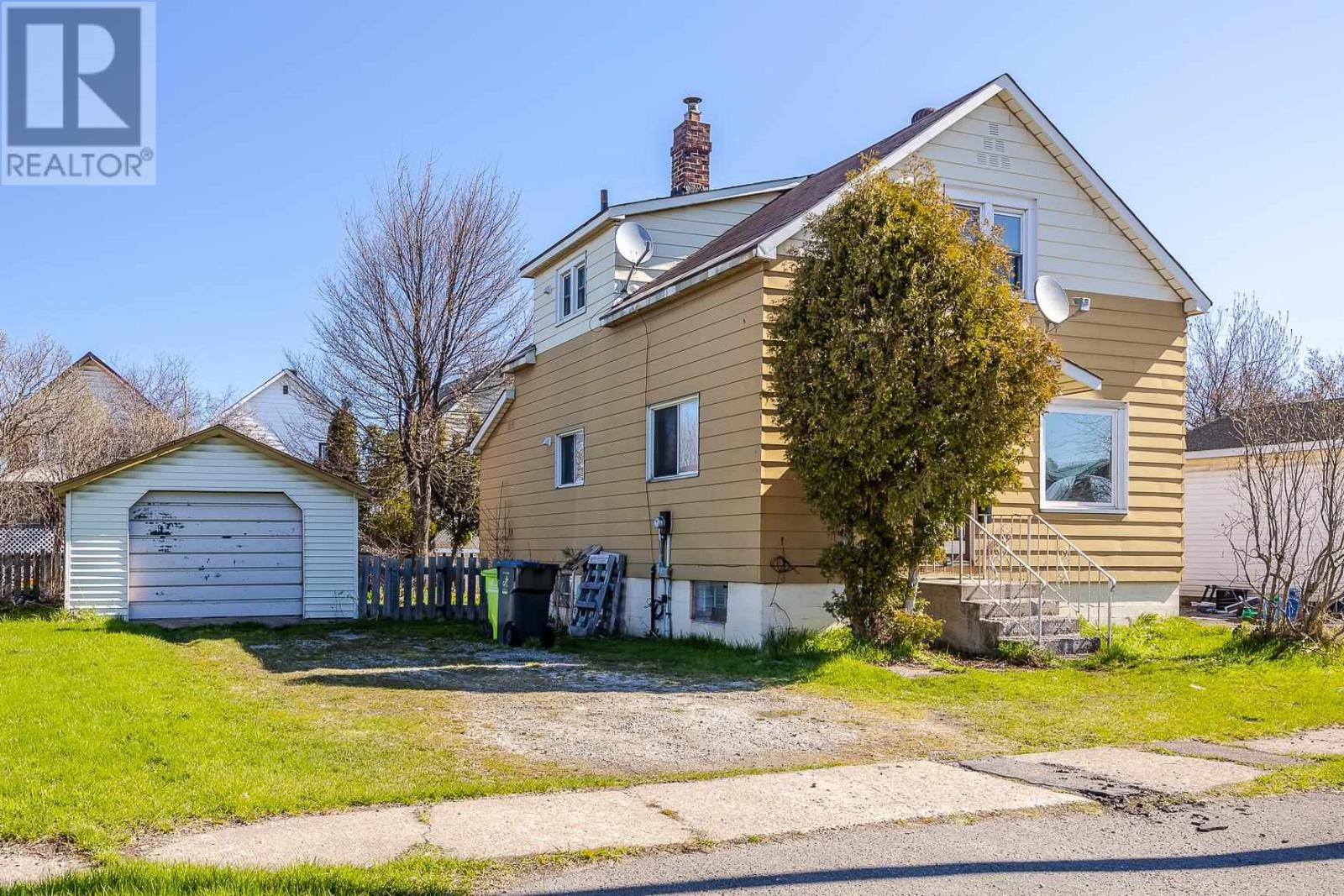 634 Portage Ln, Sault Ste. Marie, Ontario  P6A 1K5 - Photo 1 - SM261121