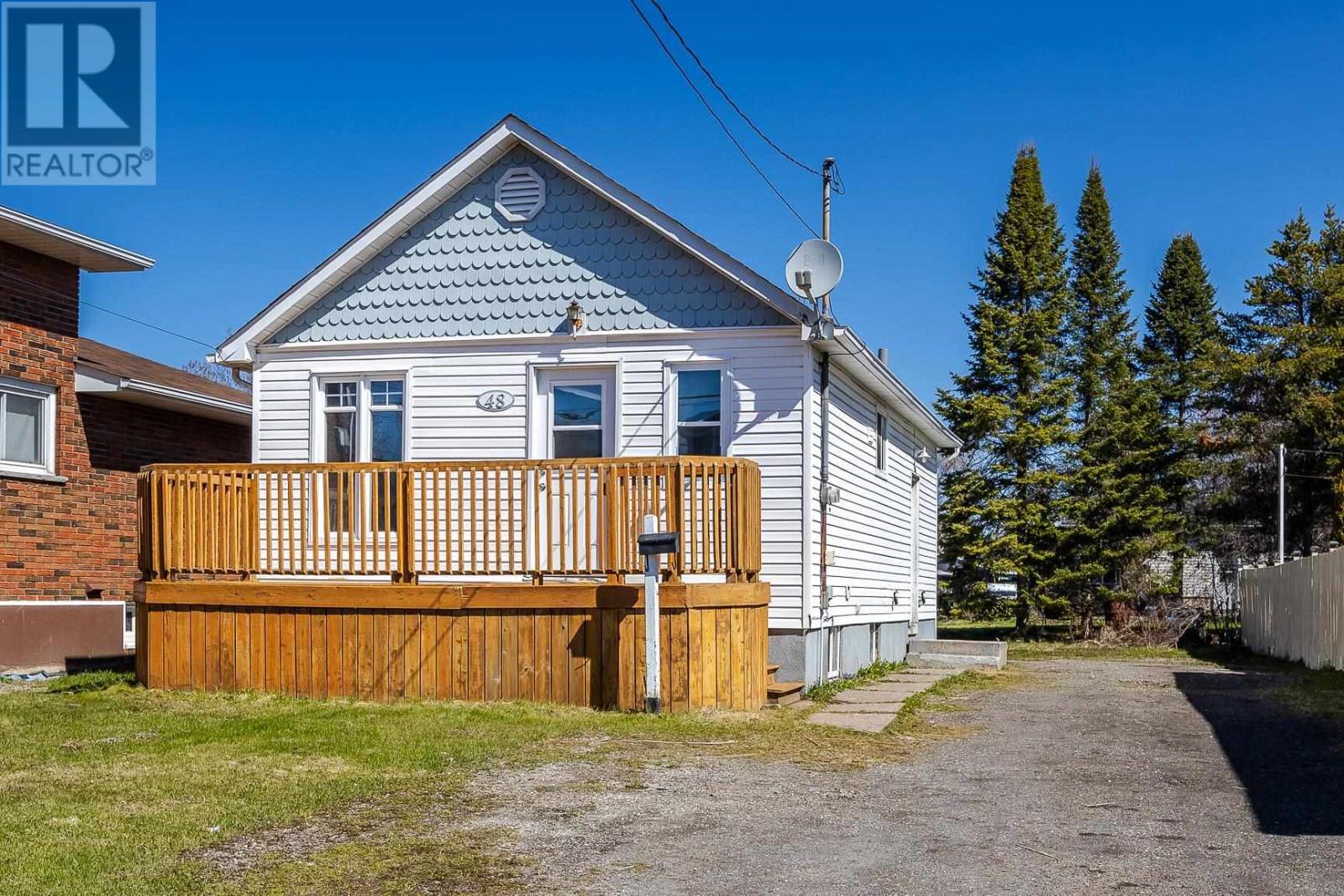 48 Churchill Ave, Sault Ste. Marie, Ontario  P6C 2R2 - Photo 1 - SM261122