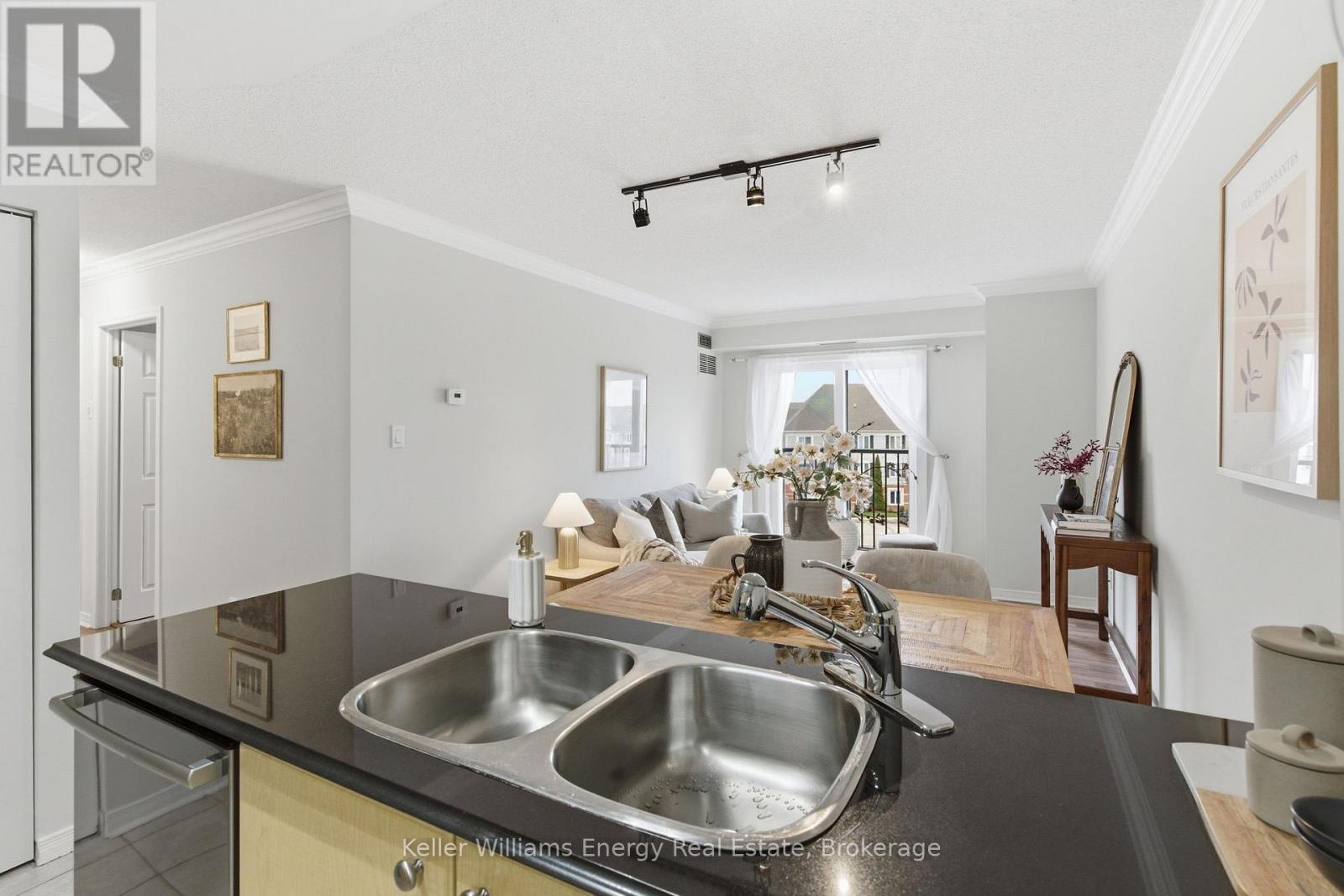 301 - 90 Aspen Springs Drive, Clarington, Ontario  L1C 5N3 - Photo 7 - E13240004