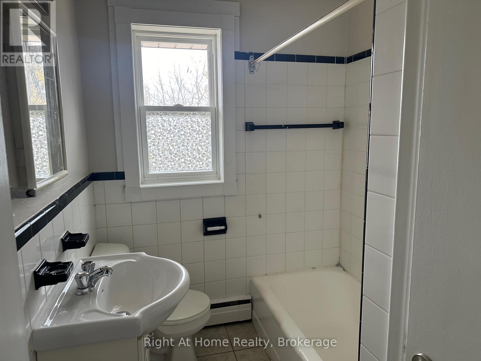 Apt. 4 - 119 Rossland Road E, Oshawa, Ontario  L1G 2W5 - Photo 16 - E13240092