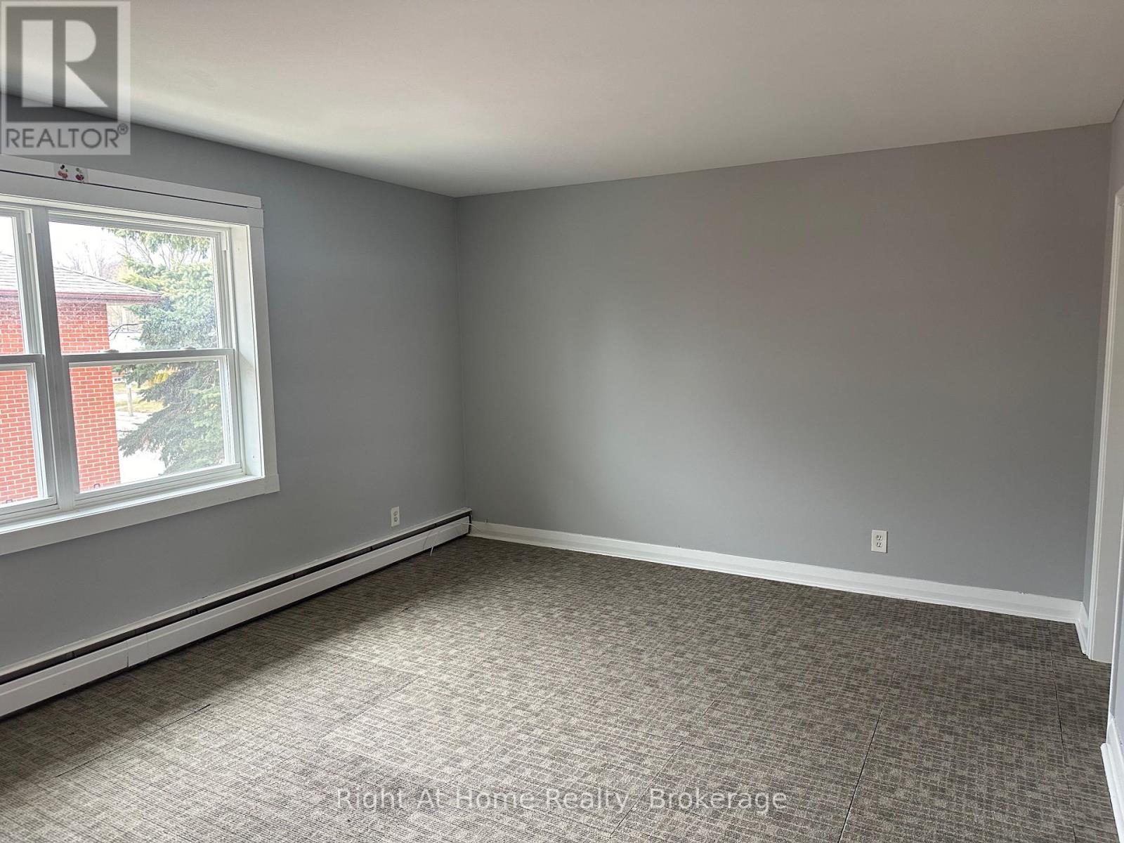 Apt. 4 - 119 Rossland Road E, Oshawa, Ontario  L1G 2W5 - Photo 3 - E13240092