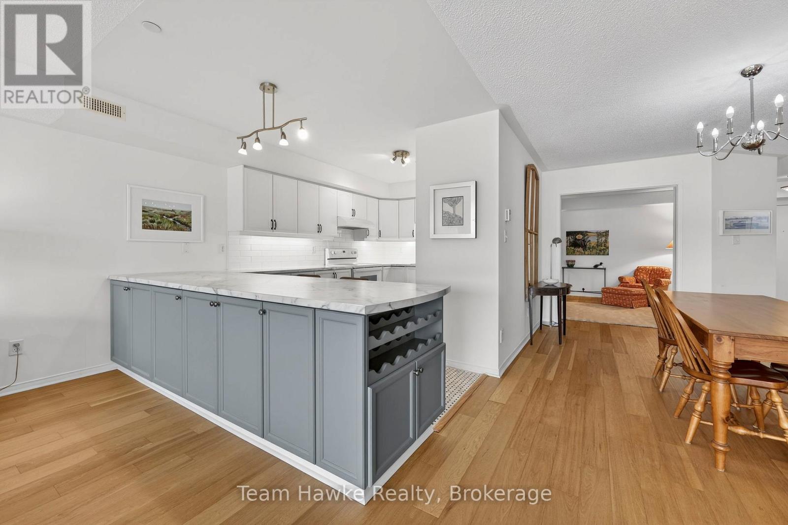 Ph4 - 4 Beck Boulevard, Penetanguishene, Ontario  L9M 2H3 - Photo 13 - S13240142