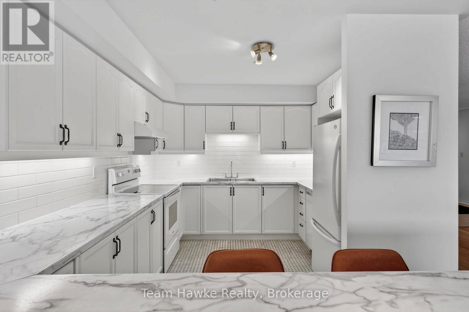 Ph4 - 4 Beck Boulevard, Penetanguishene, Ontario  L9M 2H3 - Photo 15 - S13240142