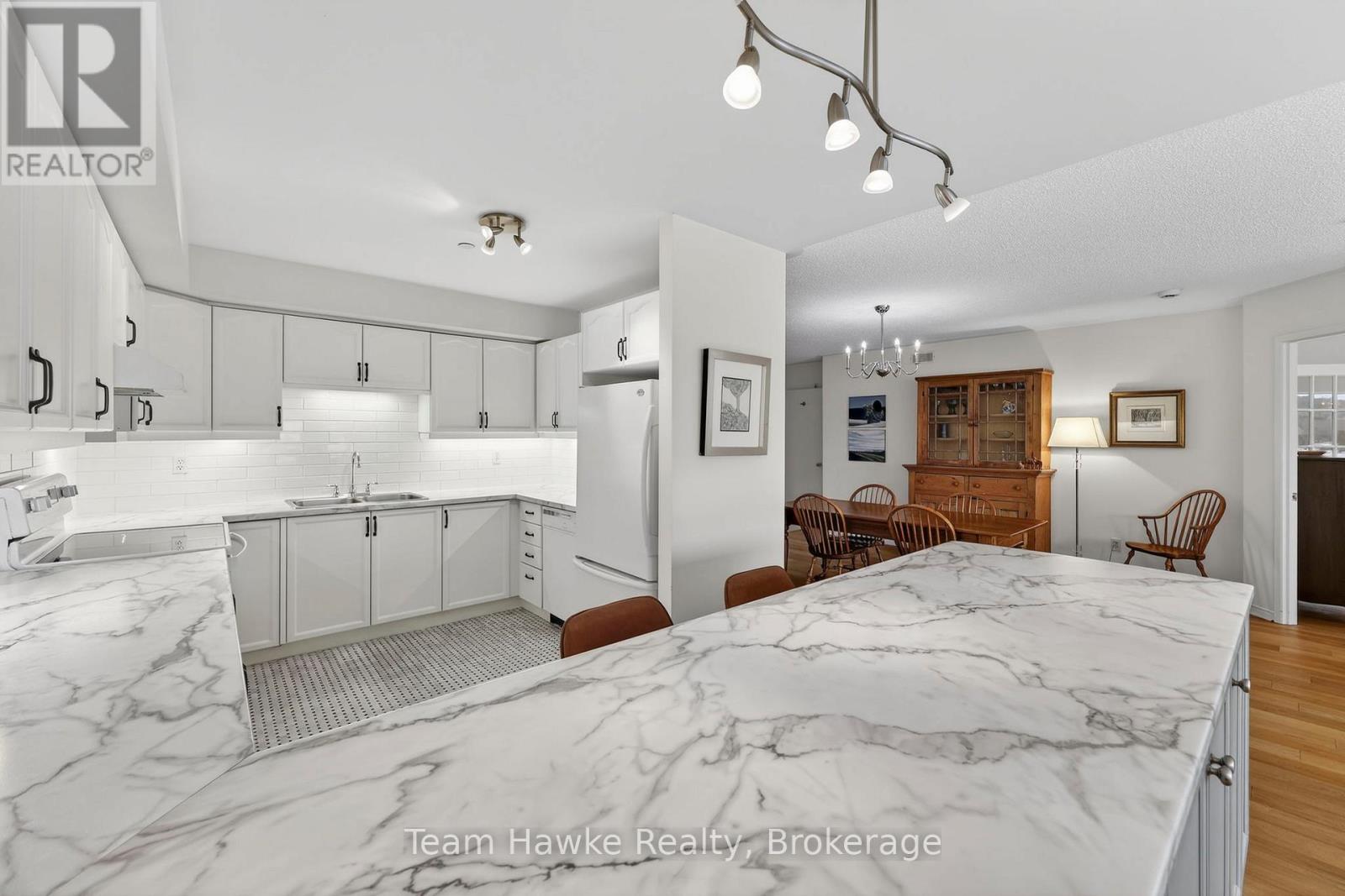 Ph4 - 4 Beck Boulevard, Penetanguishene, Ontario  L9M 2H3 - Photo 16 - S13240142