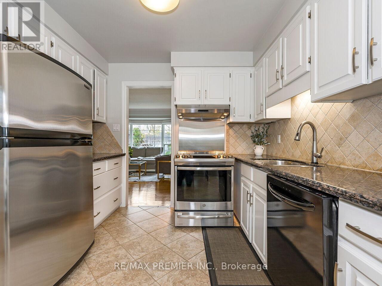 225 Juniper Avenue, Burlington, Ontario  L7L 2T2 - Photo 16 - W13239716