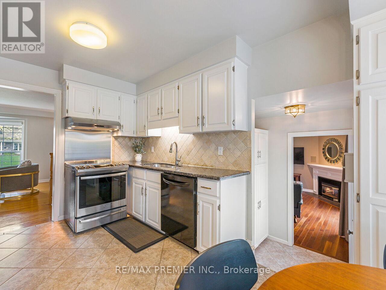 225 Juniper Avenue, Burlington, Ontario  L7L 2T2 - Photo 18 - W13239716