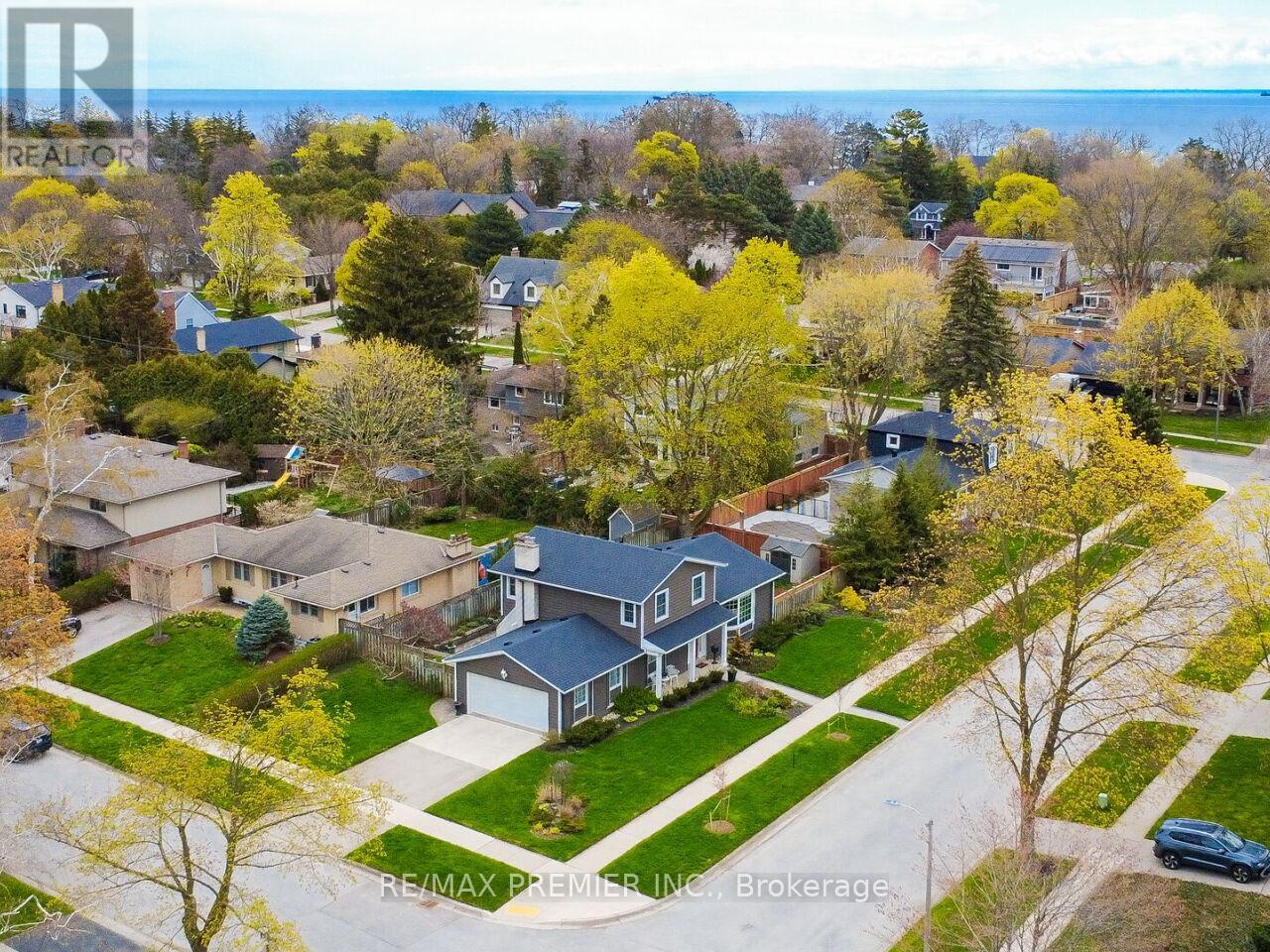 225 Juniper Avenue, Burlington, Ontario  L7L 2T2 - Photo 2 - W13239716