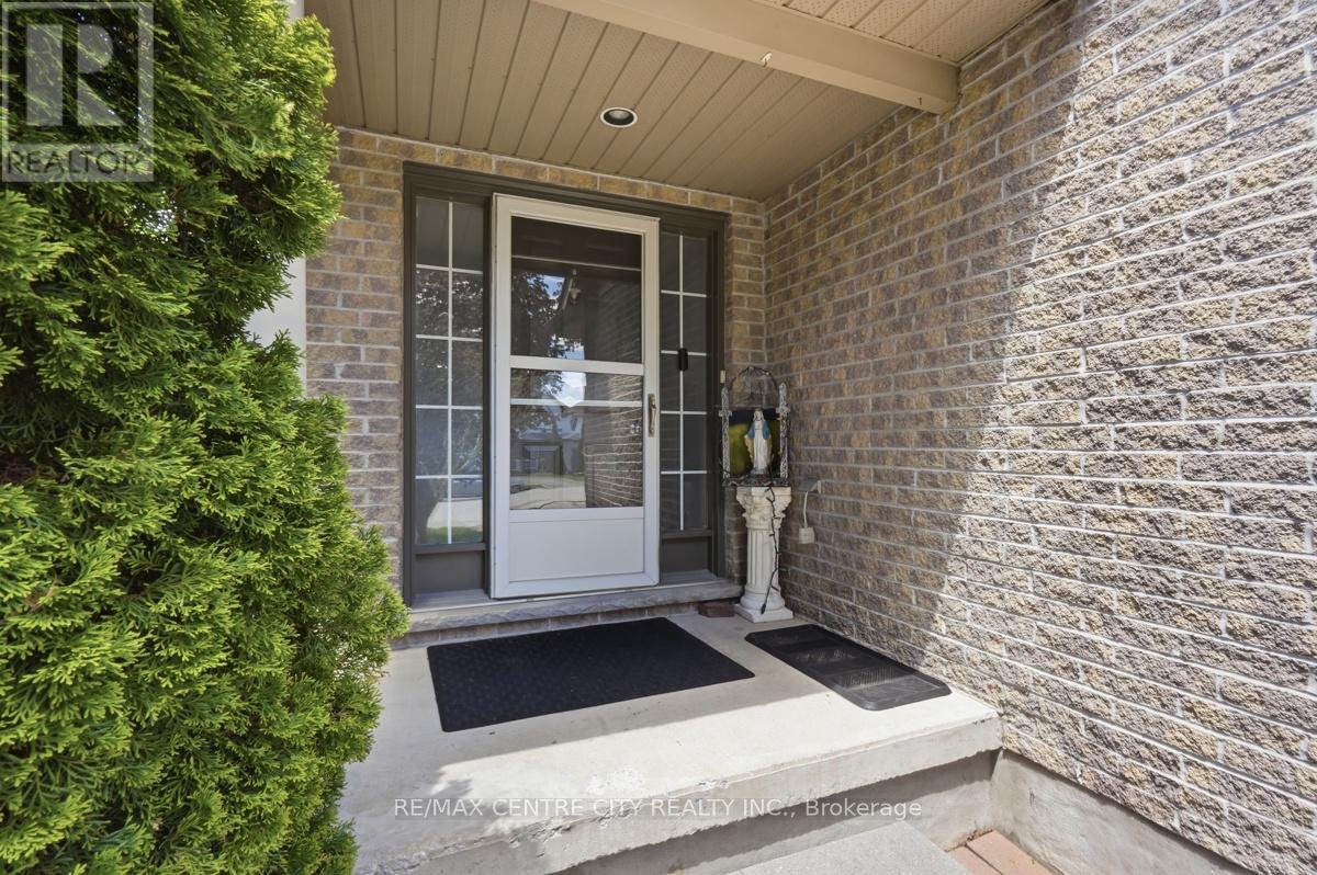 1141 Crosscreek Crescent, London East, Ontario  N5Y 6H6 - Photo 2 - X13219884