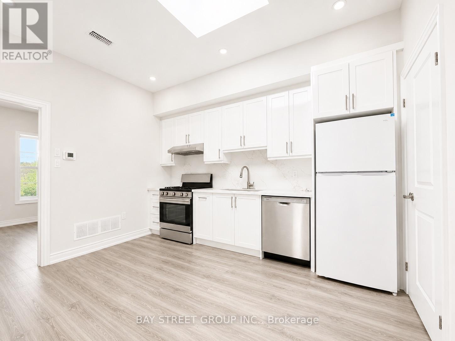 D - 442 Spadina Avenue, Toronto, Ontario  M5T 2G8 - Photo 2 - C13239810