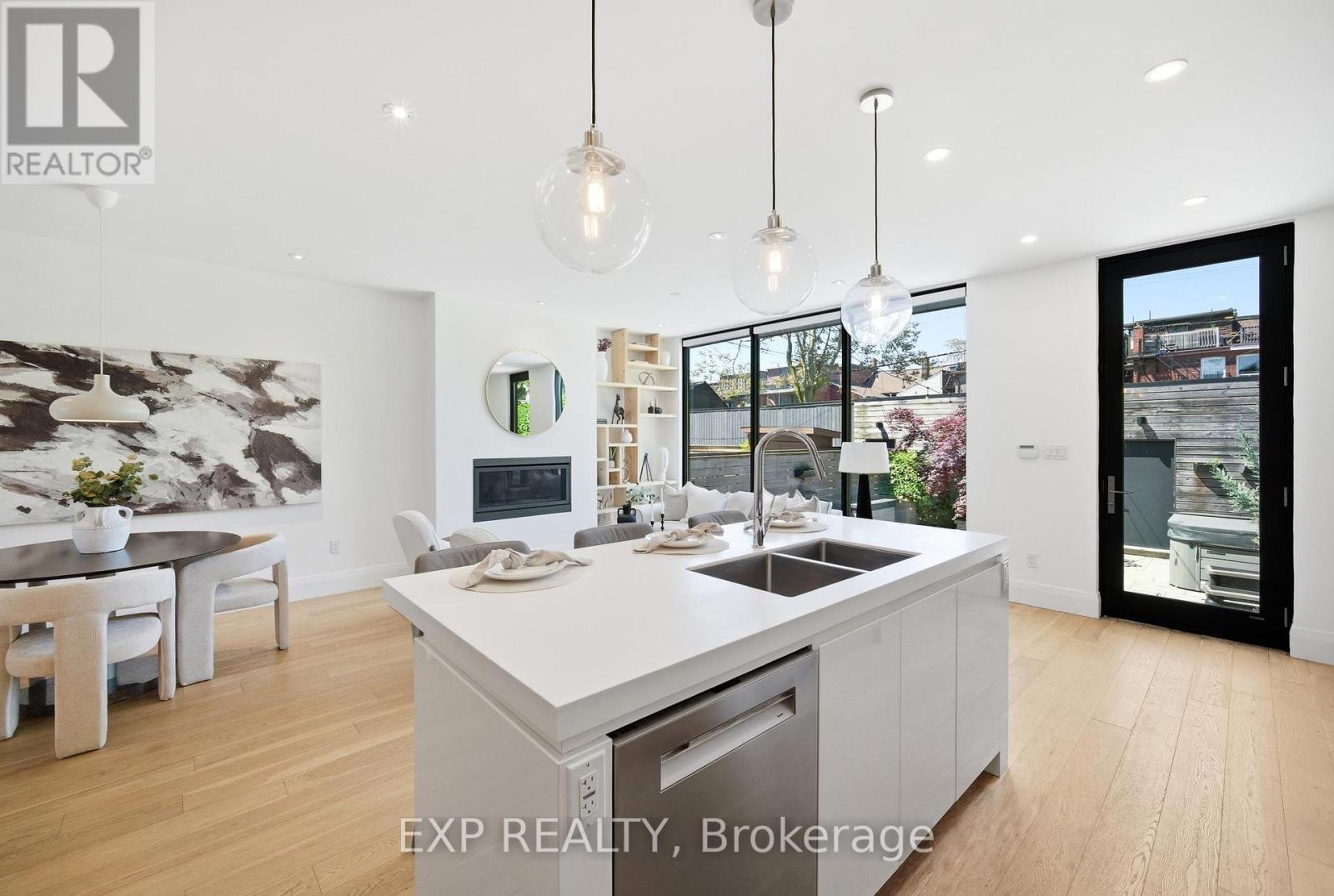 B - 188 Lippincott Street, Toronto, Ontario  M5S 2P1 - Photo 12 - C13240116