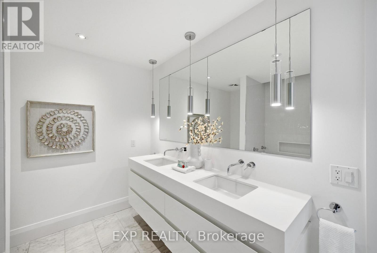 B - 188 Lippincott Street, Toronto, Ontario  M5S 2P1 - Photo 20 - C13240116