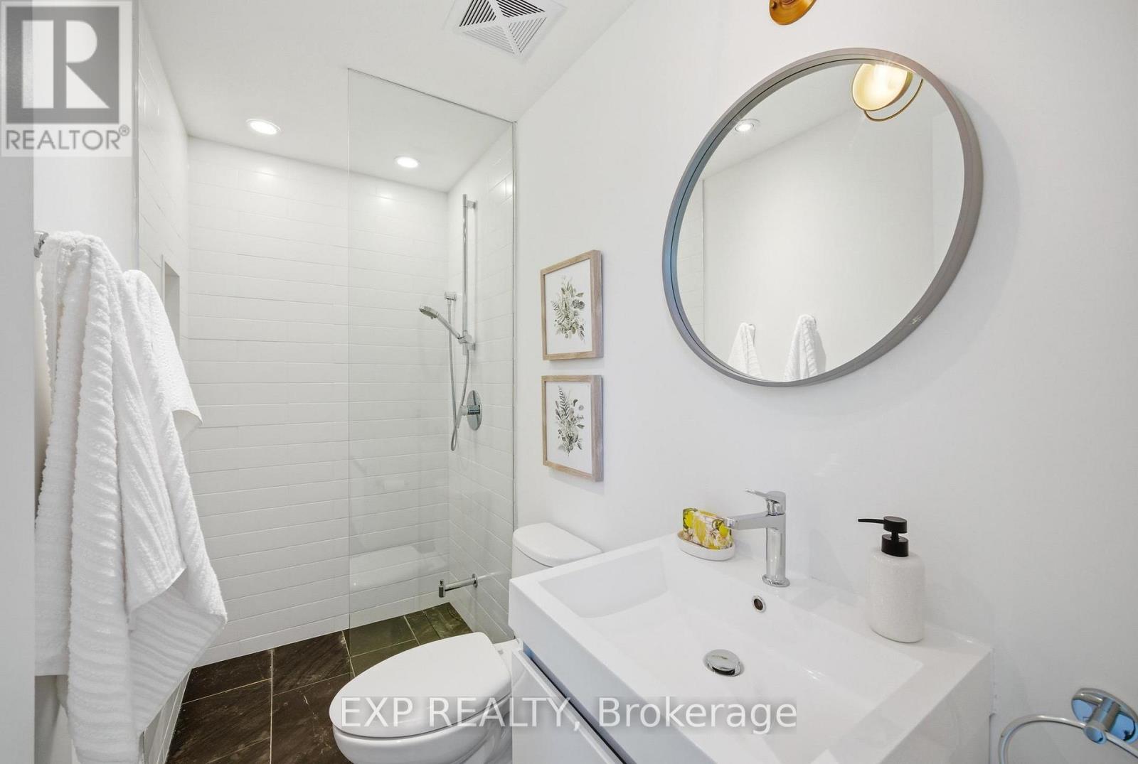 B - 188 Lippincott Street, Toronto, Ontario  M5S 2P1 - Photo 23 - C13240116