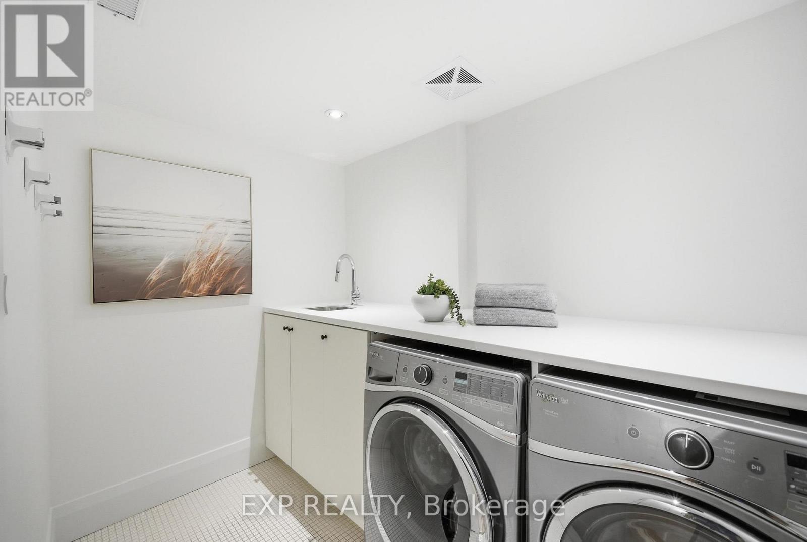 B - 188 Lippincott Street, Toronto, Ontario  M5S 2P1 - Photo 30 - C13240116