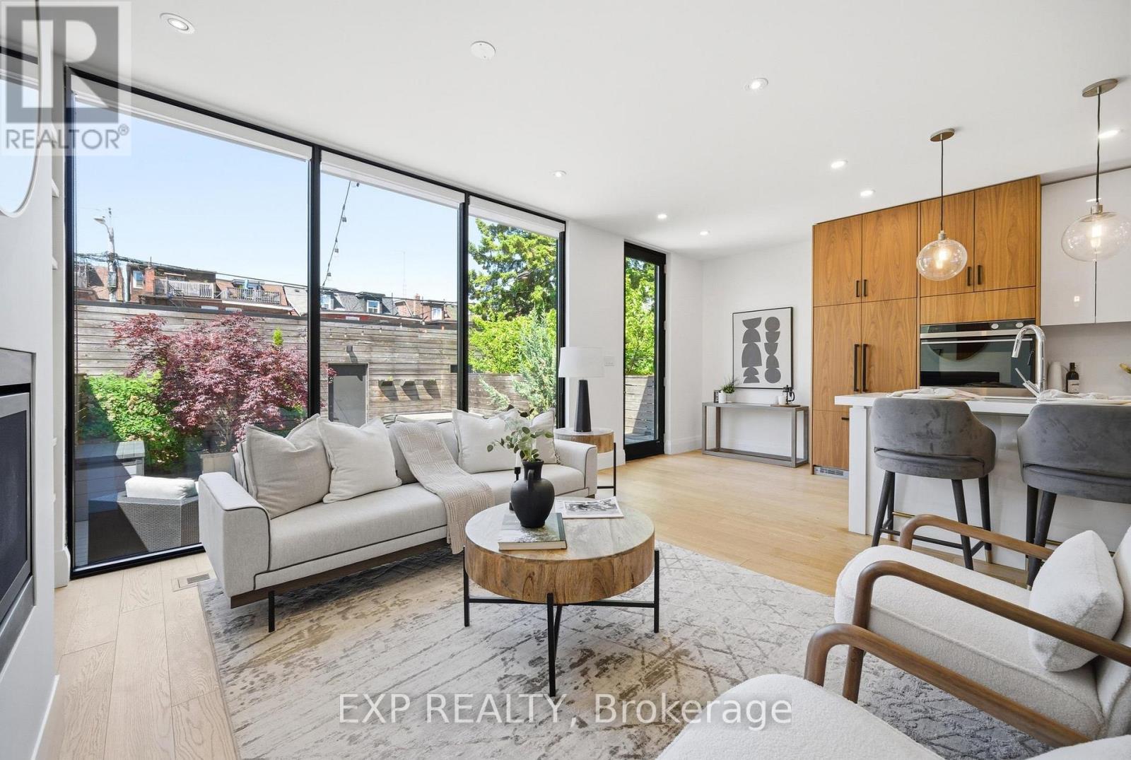 B - 188 Lippincott Street, Toronto, Ontario  M5S 2P1 - Photo 9 - C13240116