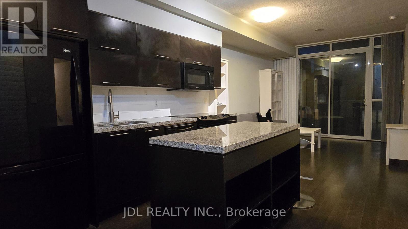 1506 - 126 Simcoe Street, Toronto, Ontario  M5H 4E6 - Photo 3 - C13240226